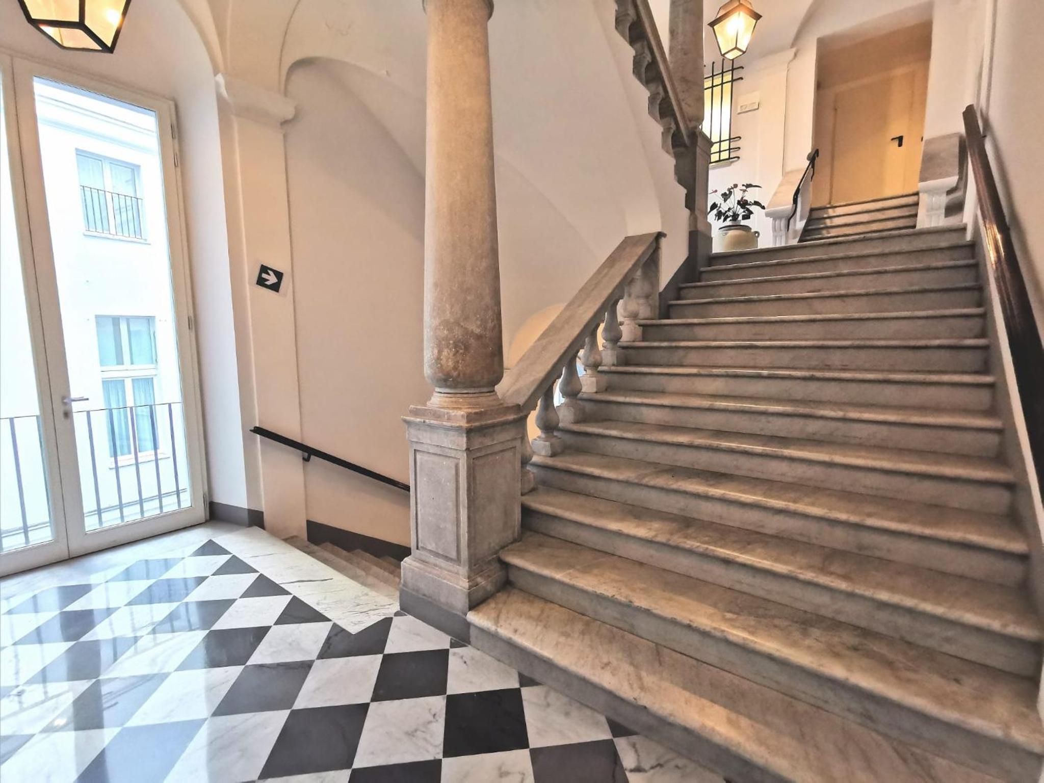 Hotel De Ville - Image 1