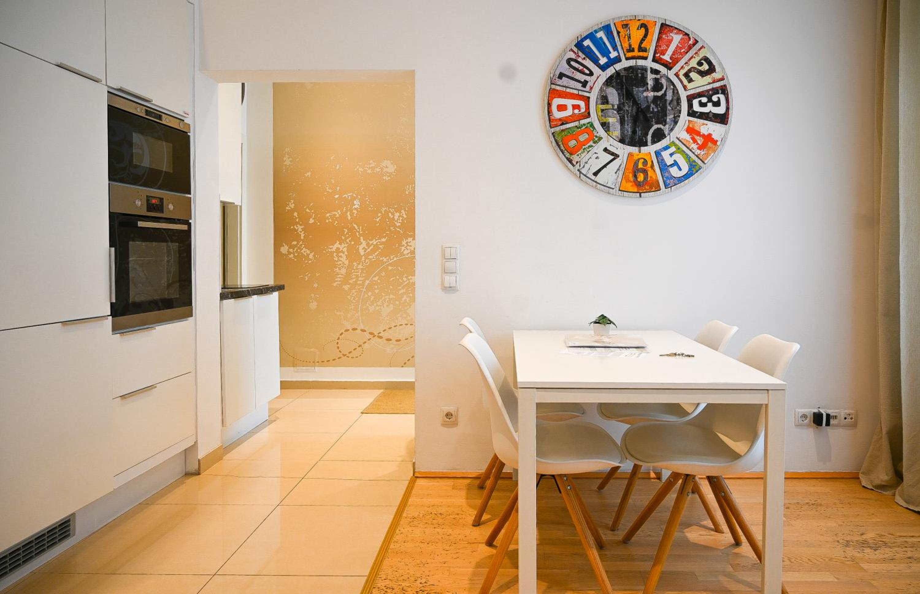 Premium Apartment for 4 near Westbahnhof & Mariahilfer Strasse