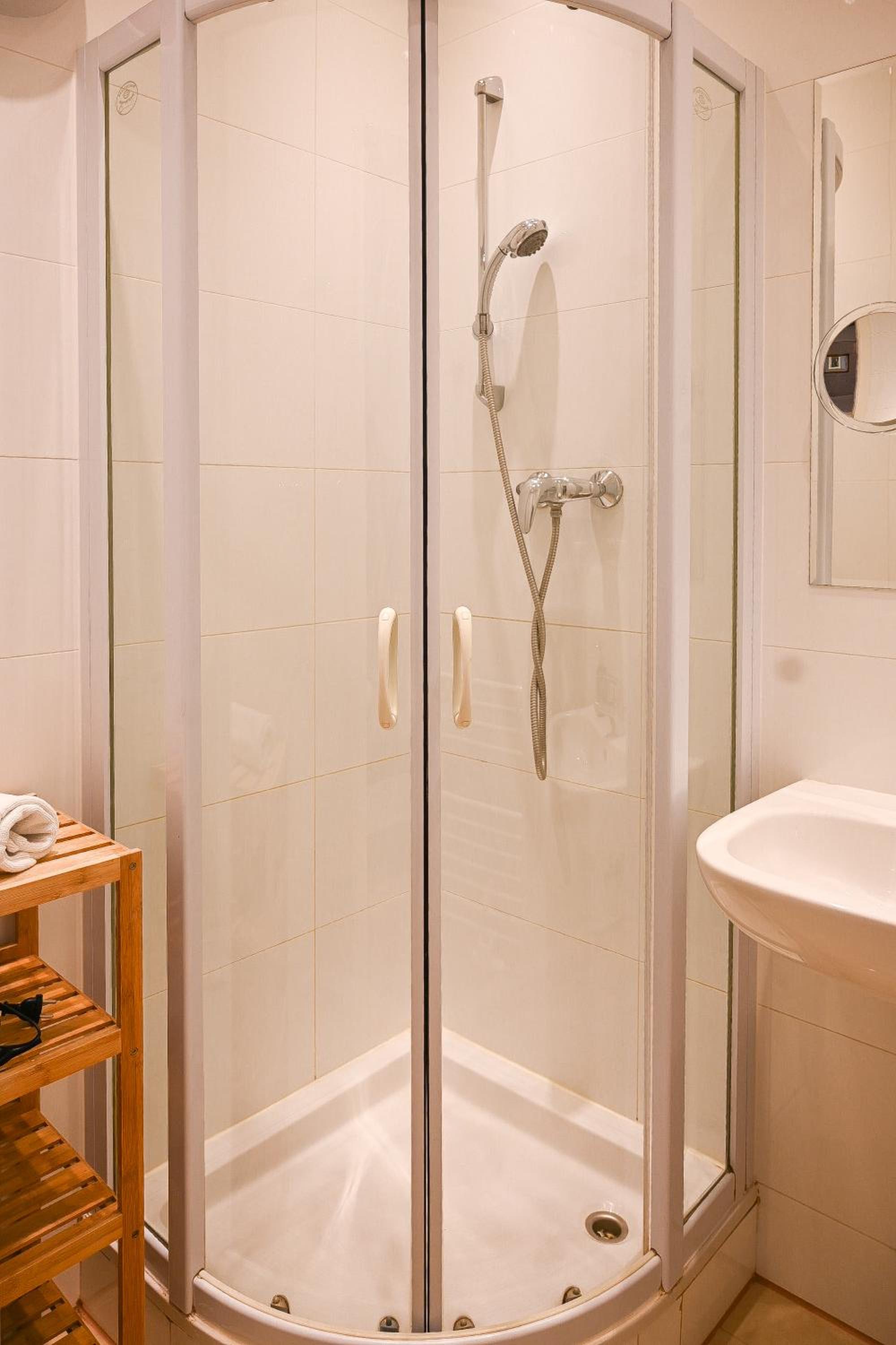 Premium Apartment for 4 near Westbahnhof & Mariahilfer Strasse