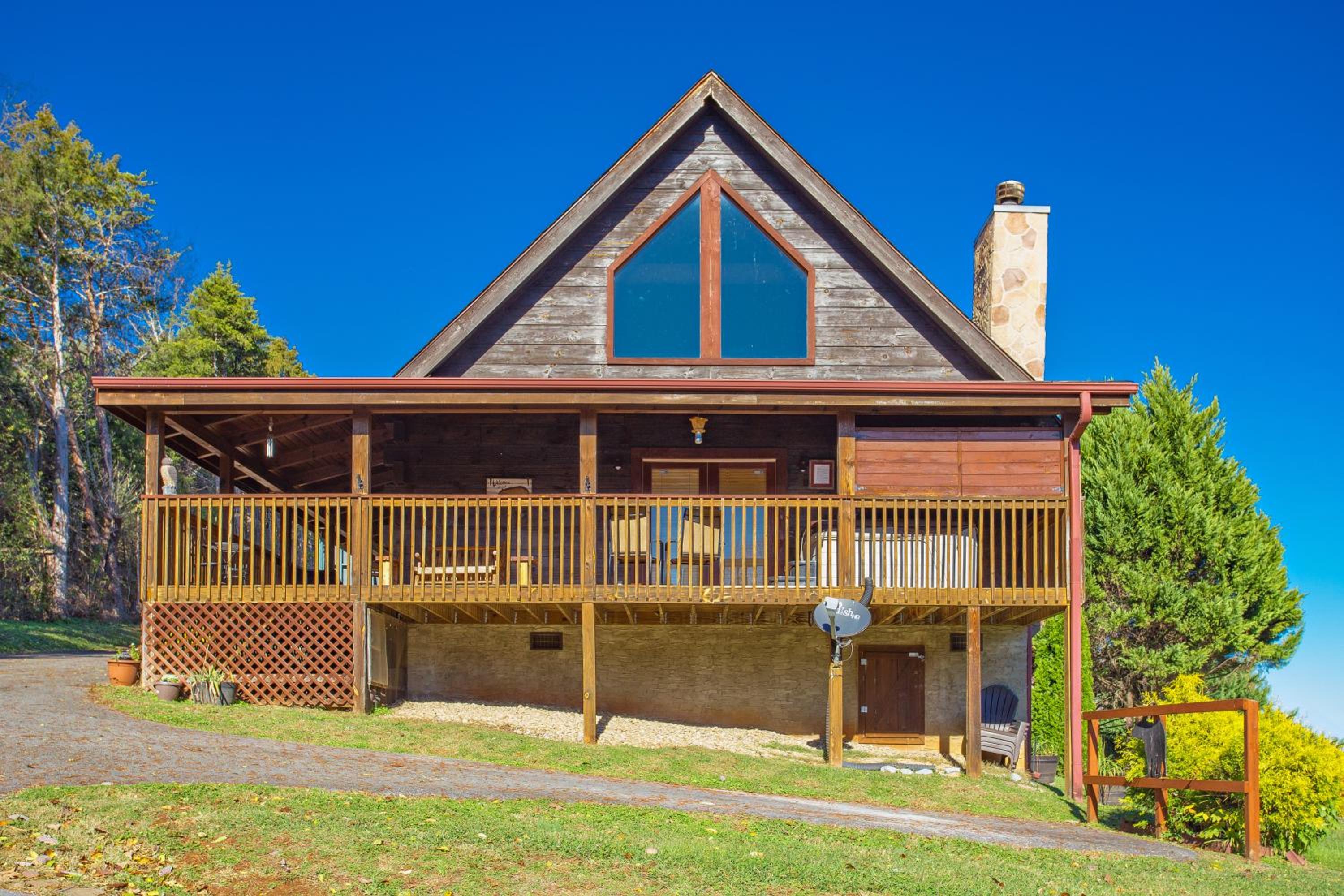 Highland Dream, Hot Tub, FREE tickets each paid day, Near Dollywood, WIFI!!! view 4