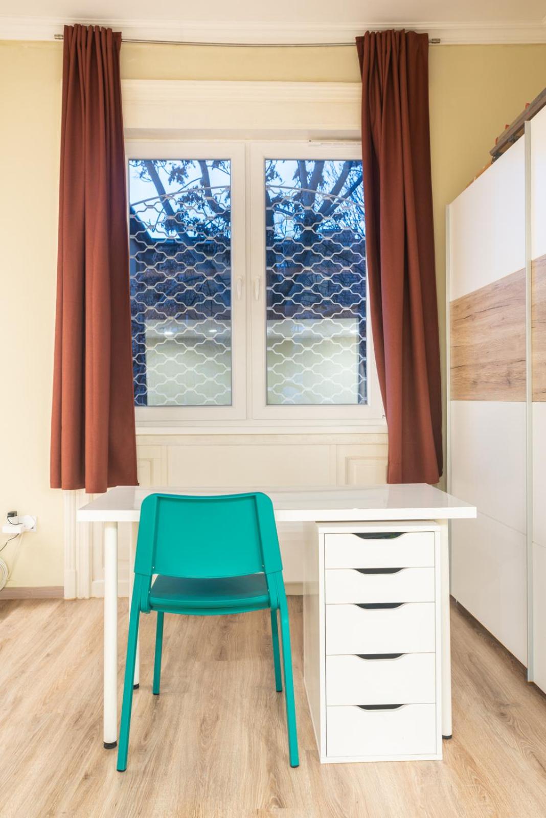 FREE PARKING!! Cozy and quiet apartment near Kiraly street 4ppl, AC view 4