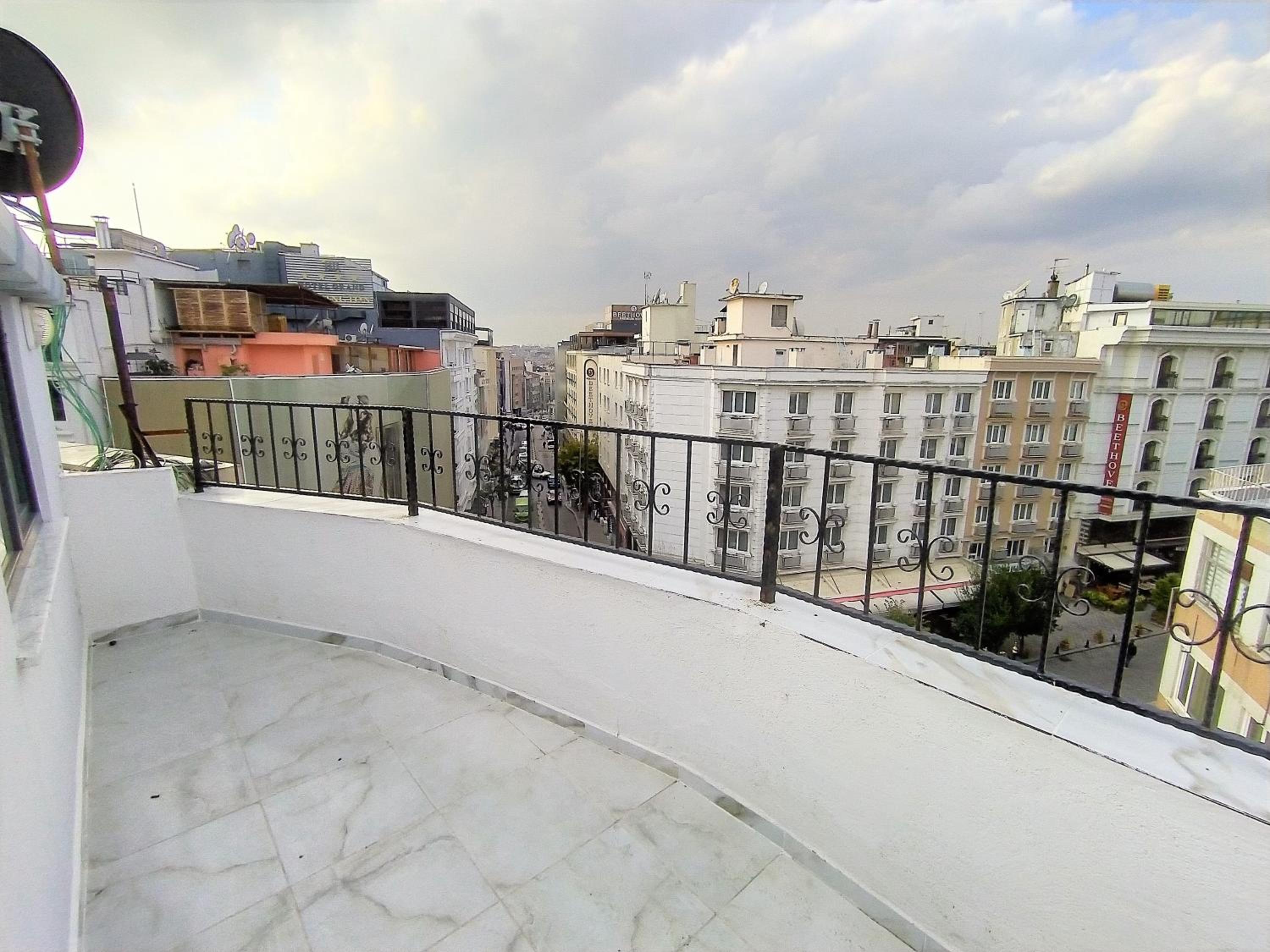 King Istanbul Hotel - Image 40