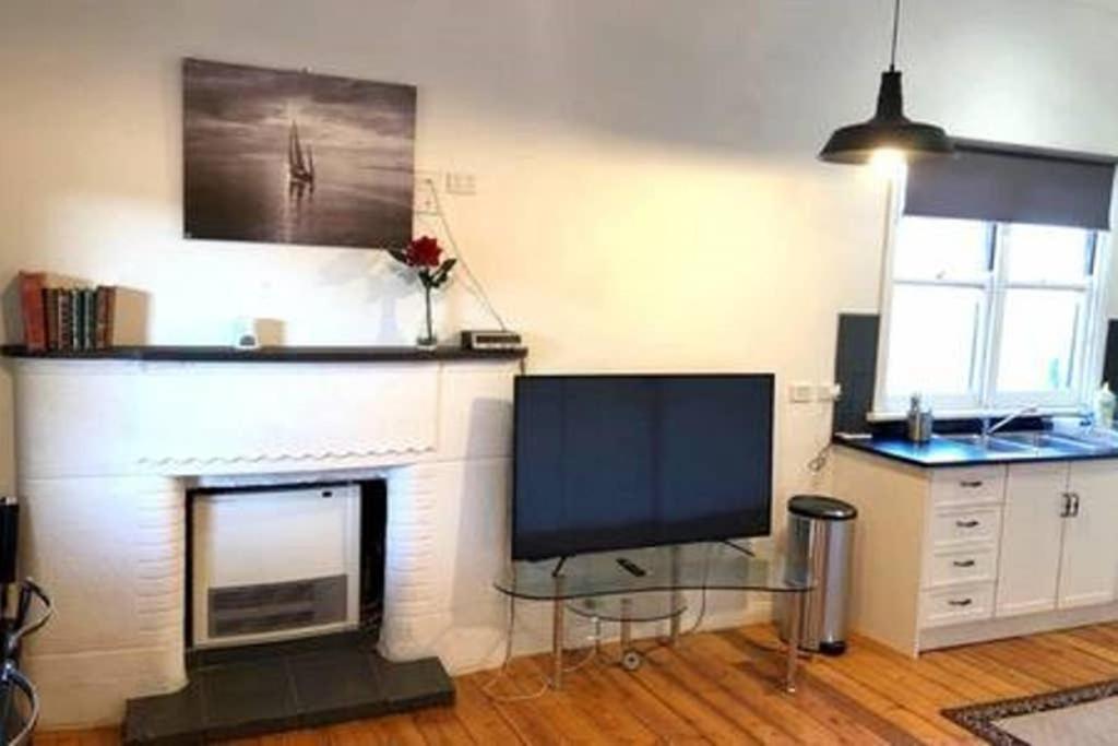 Modern Charming Miners’ Cottage +Free Internet