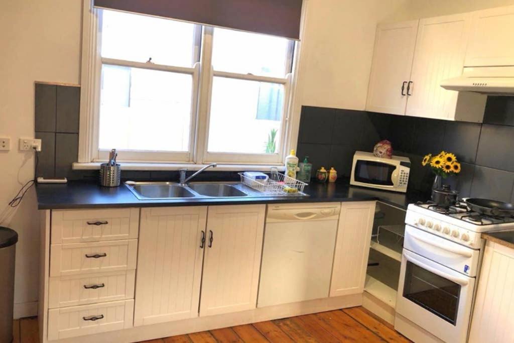 Modern Charming Miners’ Cottage +Free Internet