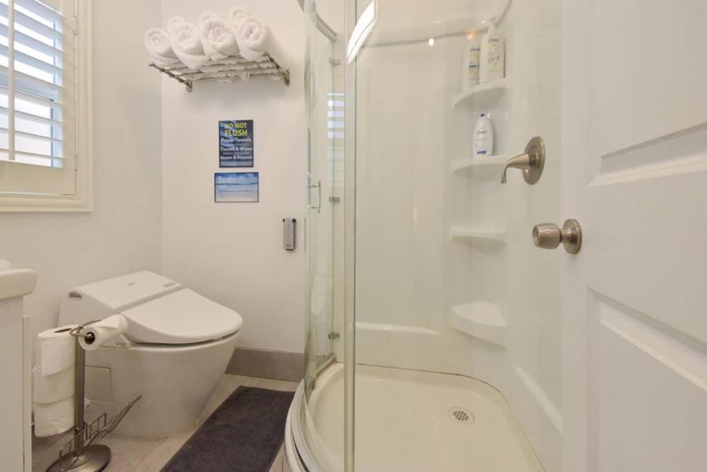 1000#3 Renovated Home by Beach & Sand - AC & More! view 3