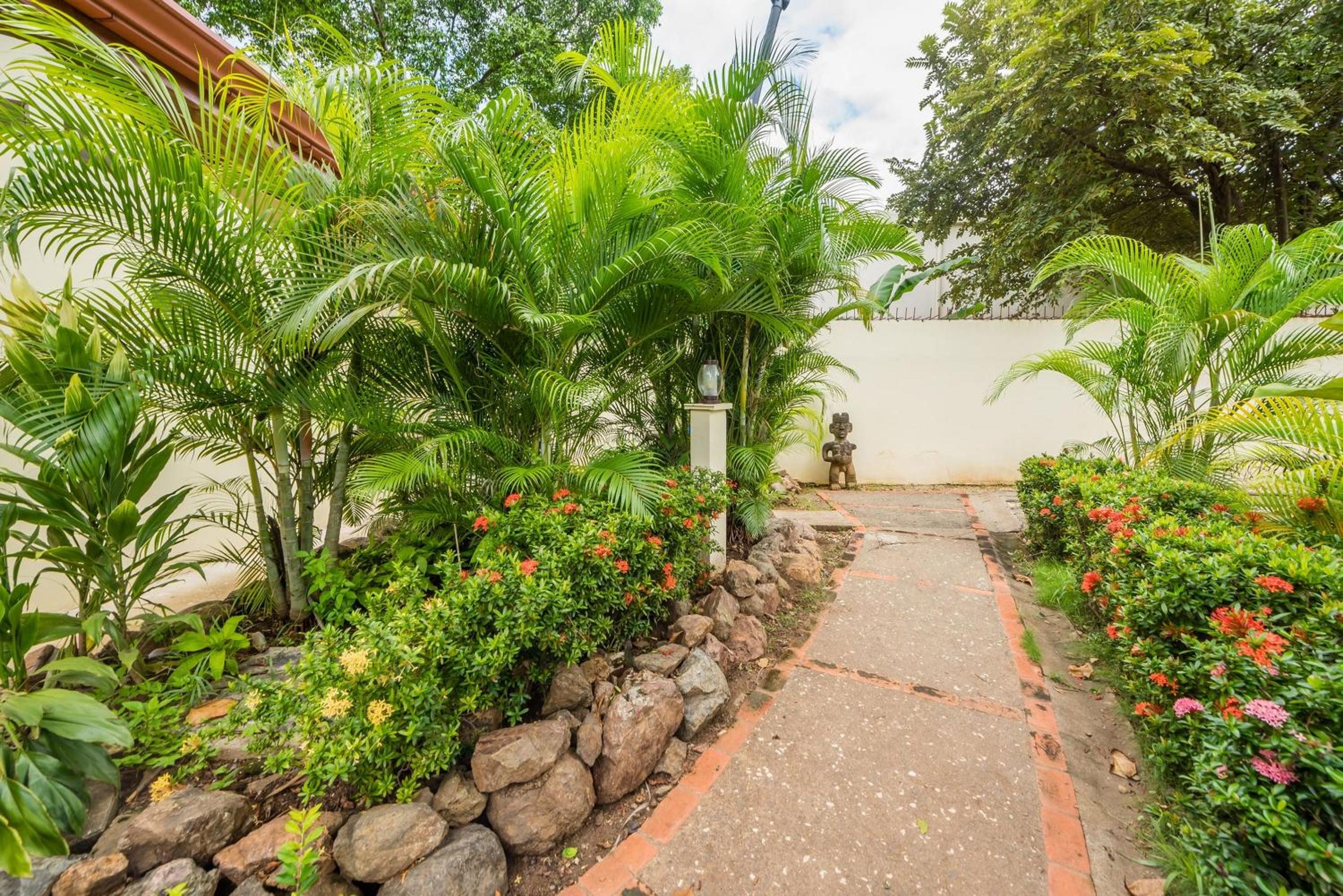 Casa Woodbine Private House on Tamarindo Beach