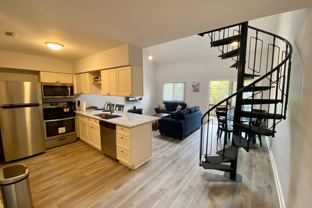 Brand New! MountainCreek SlopeSide Condo,Golf,&Spa view 4