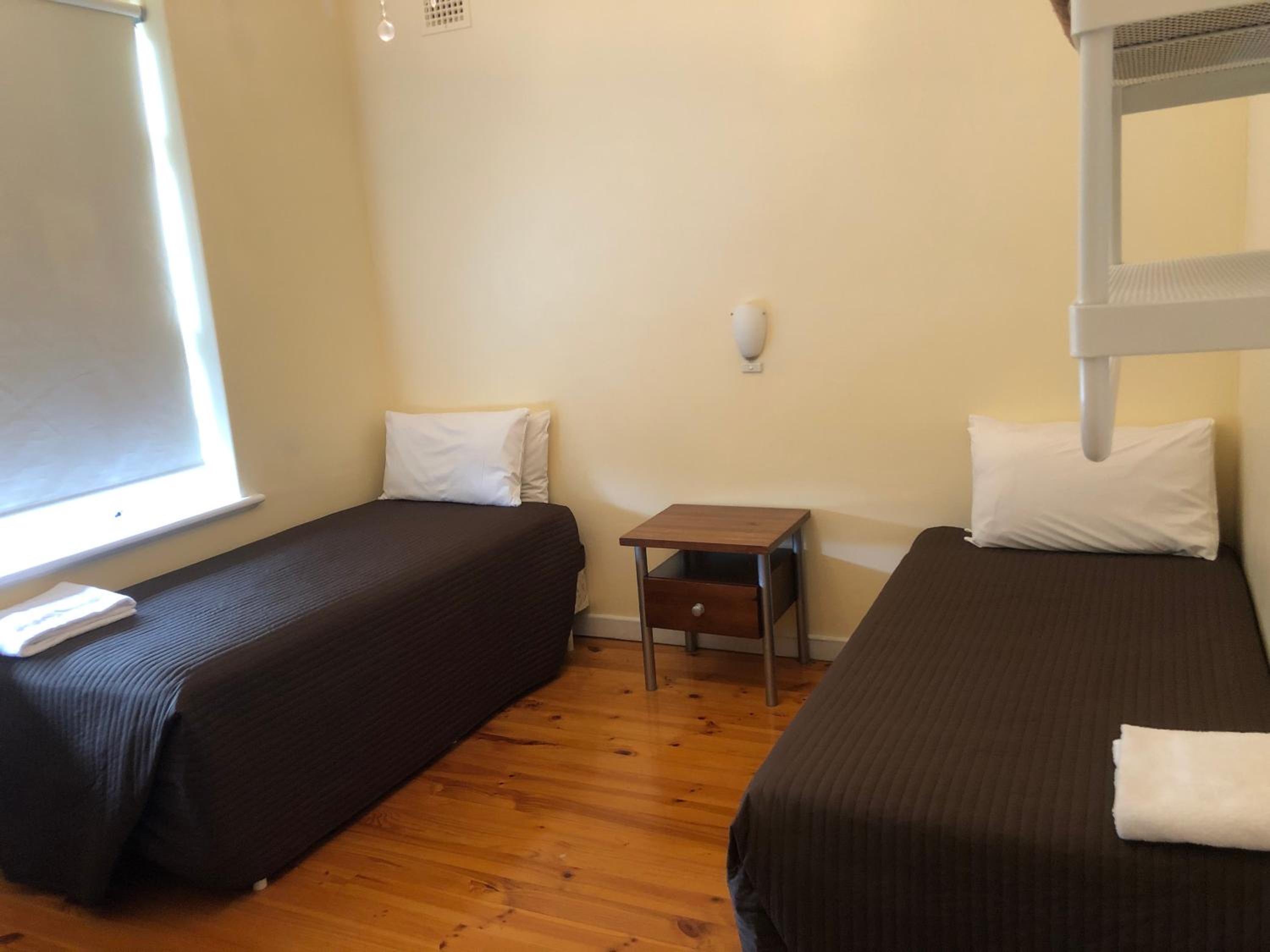 Glenelg Holiday Apartments-Ellis 200 meters to the Beach Free Parking