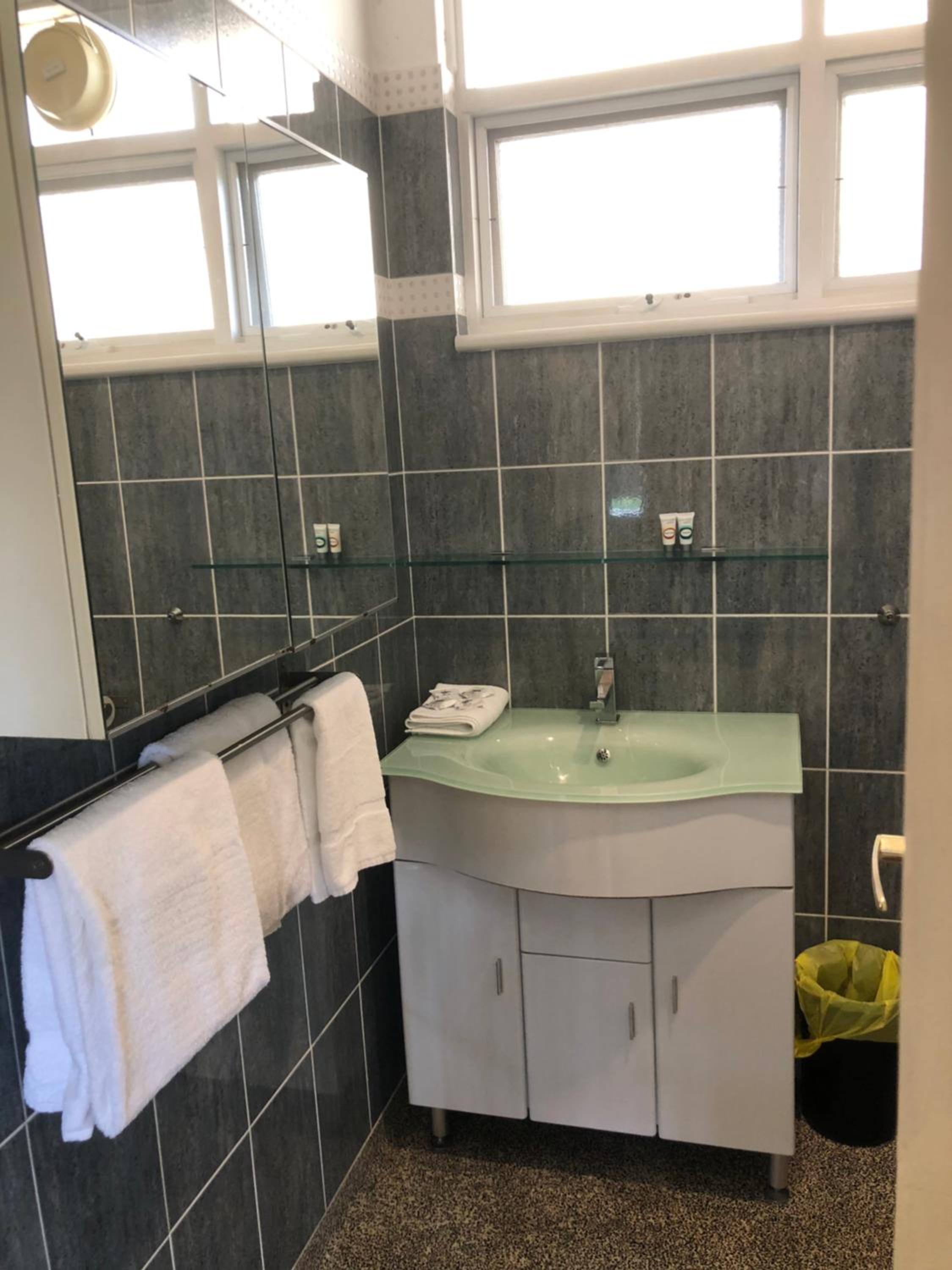 Glenelg Holiday Apartments-Ellis 200 meters to the Beach Free Parking