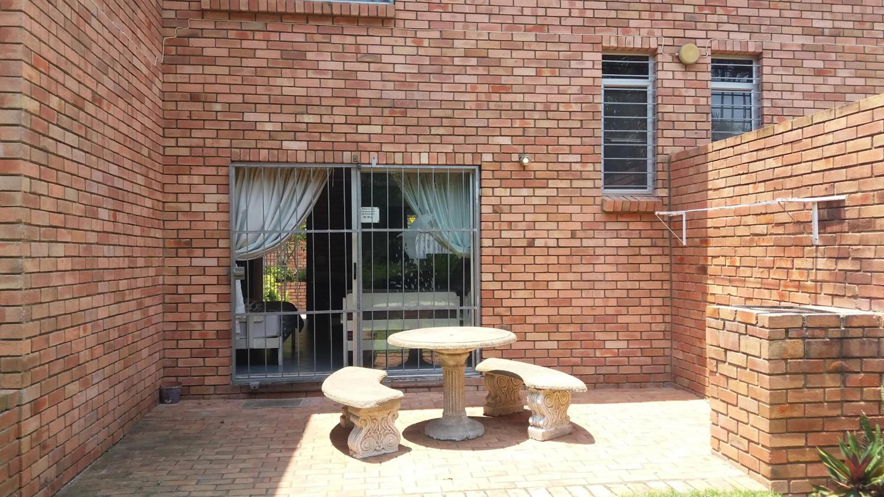 Stokkiesdraai Holiday Apartments view 2