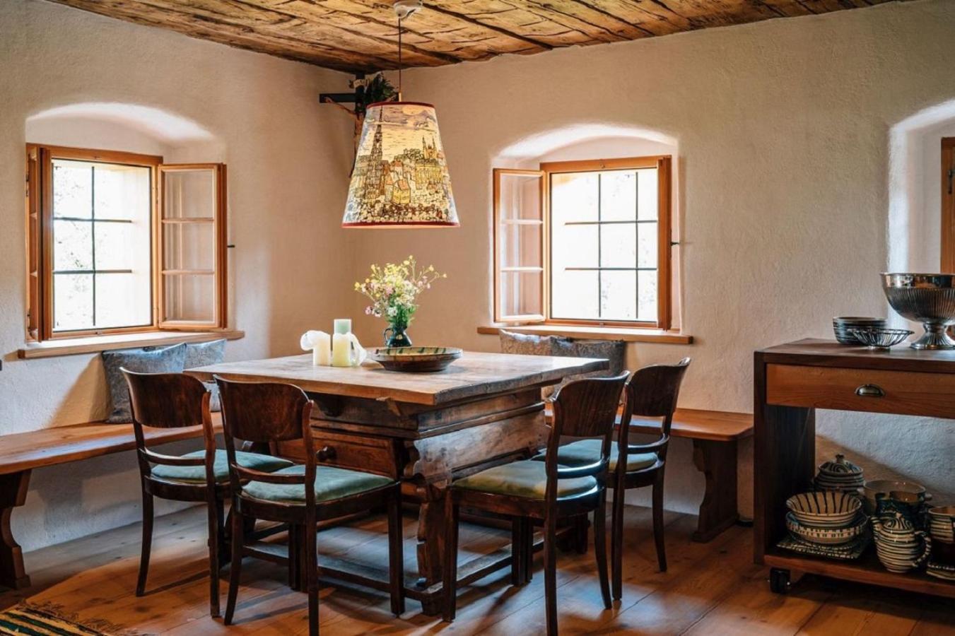 BAUERNHAUS DÖRFL IN DER STRASS