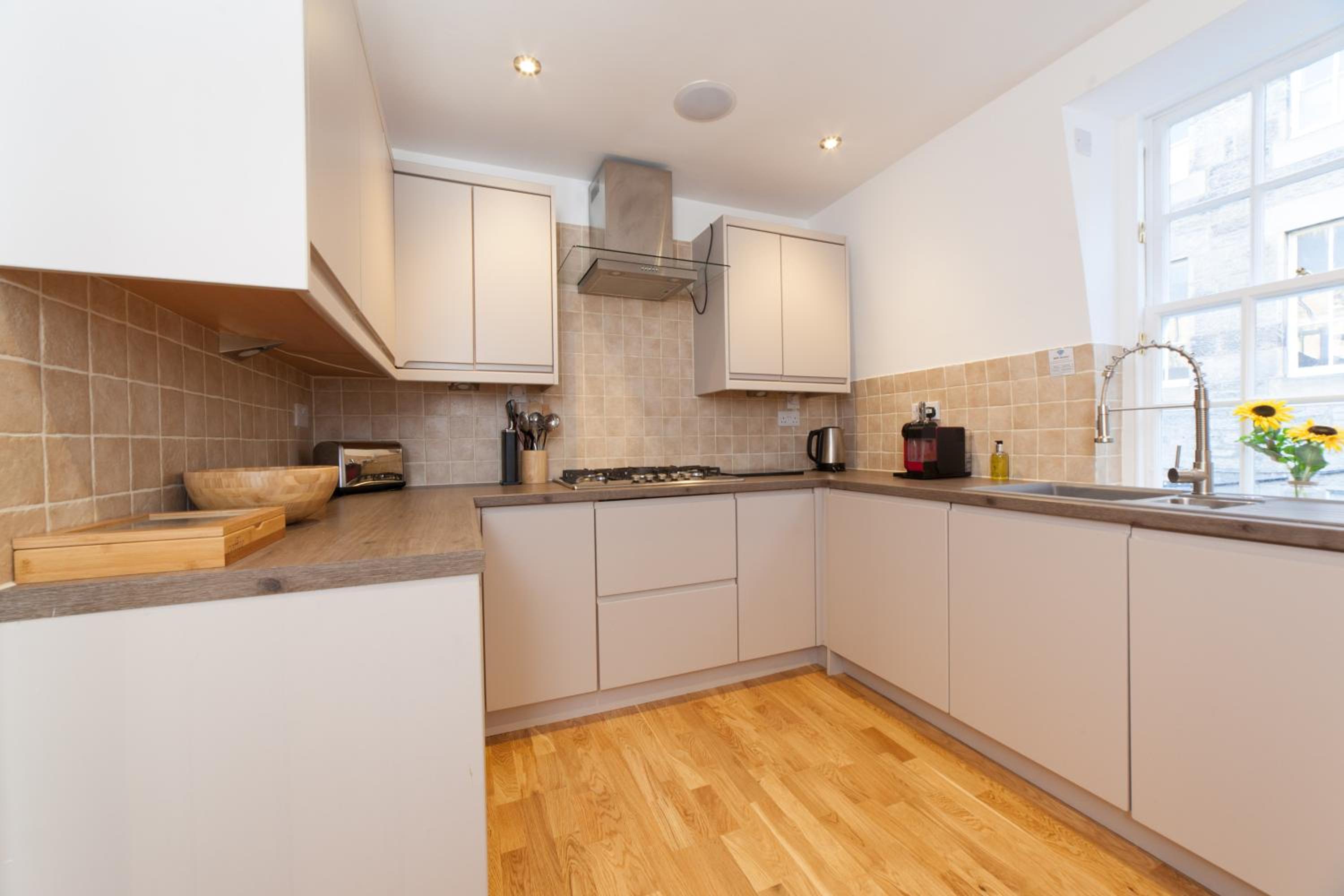 Queensferry Street Lane - Fantastic 2 BR City Centre Mews House with free secure parking! view 5