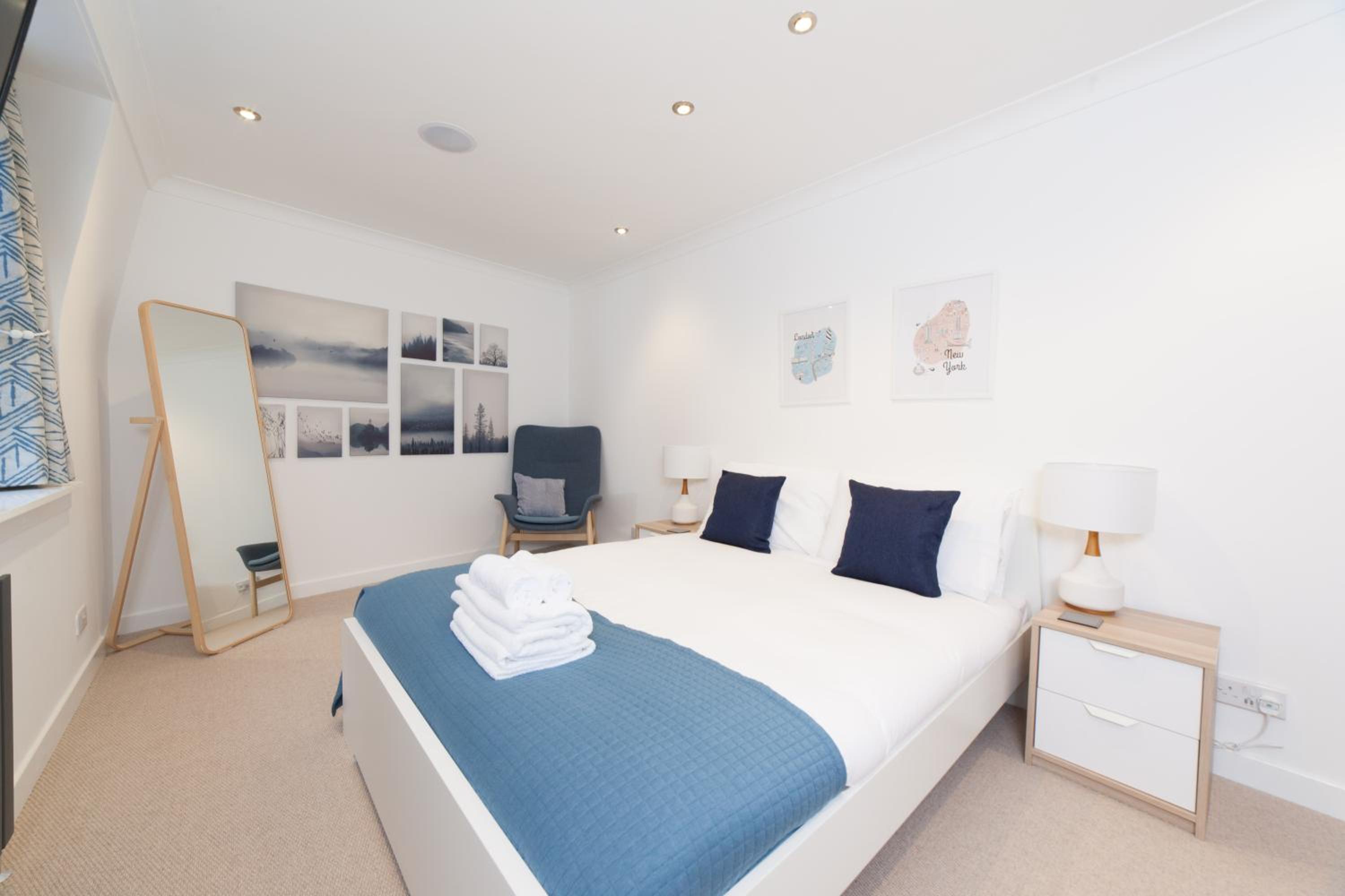 Queensferry Street Lane - Fantastic 2 BR City Centre Mews House with free secure parking! view 3
