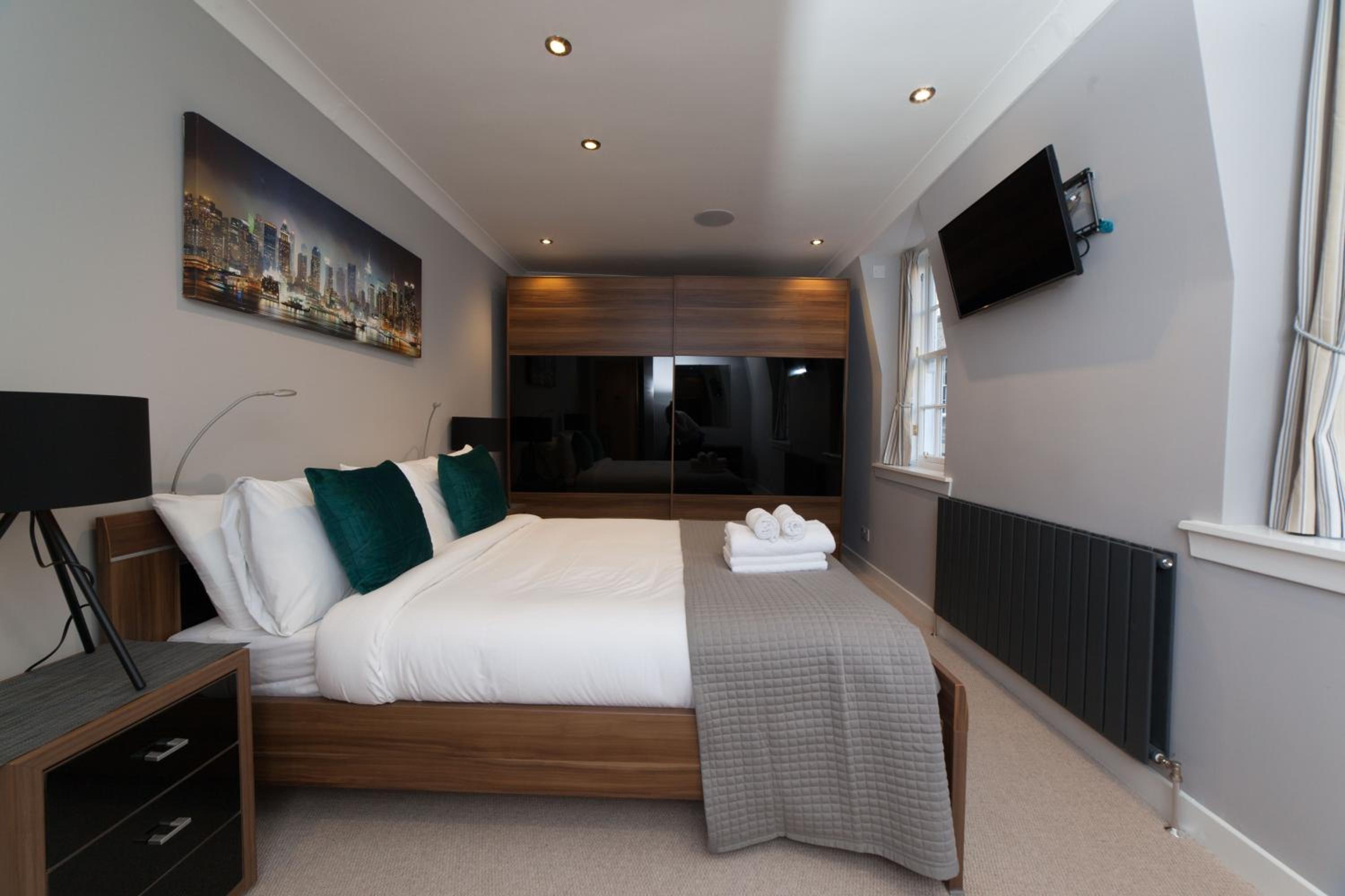 Queensferry Street Lane - Fantastic 2 BR City Centre Mews House with free secure parking! view 4