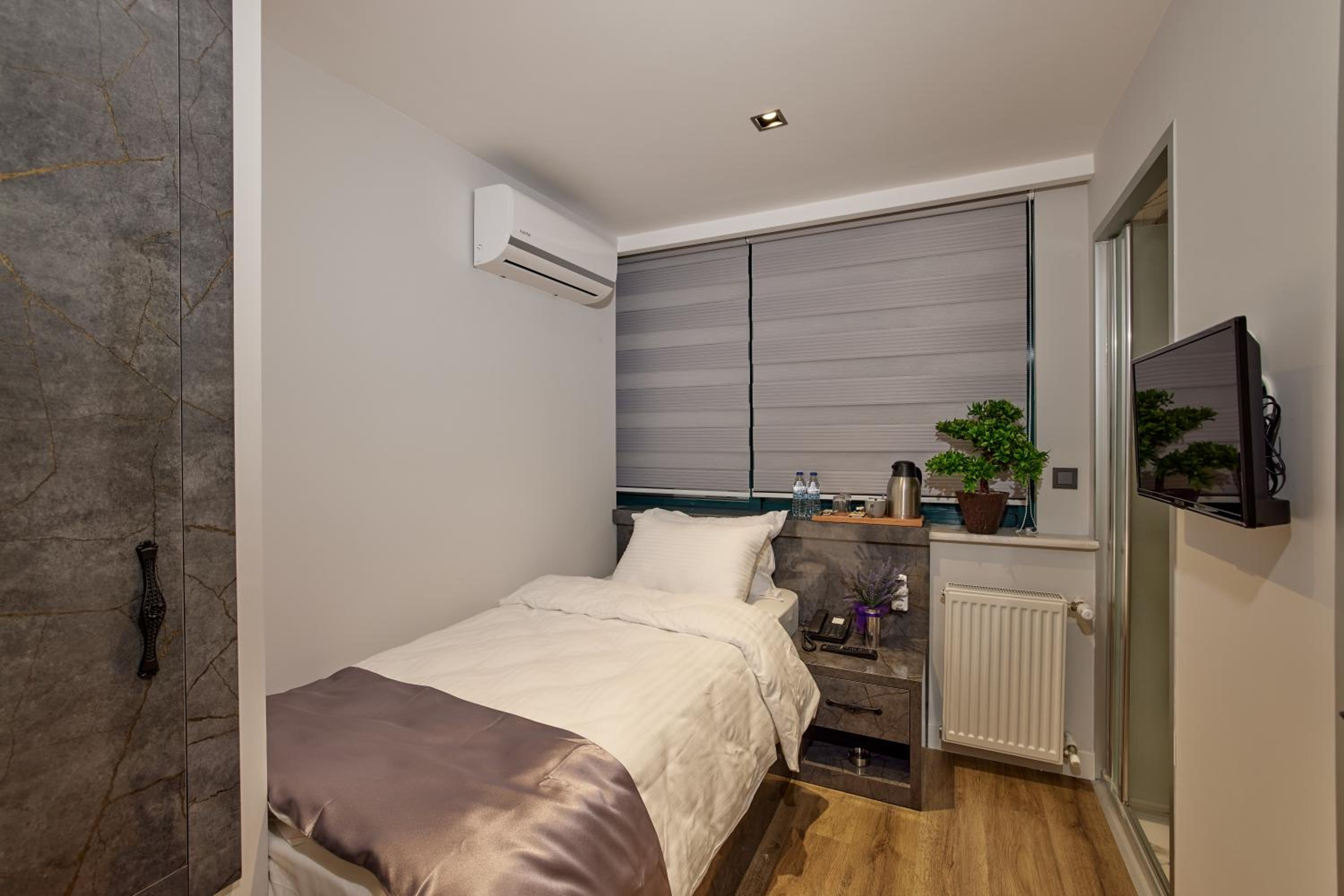 The Bold Otel - Image 46