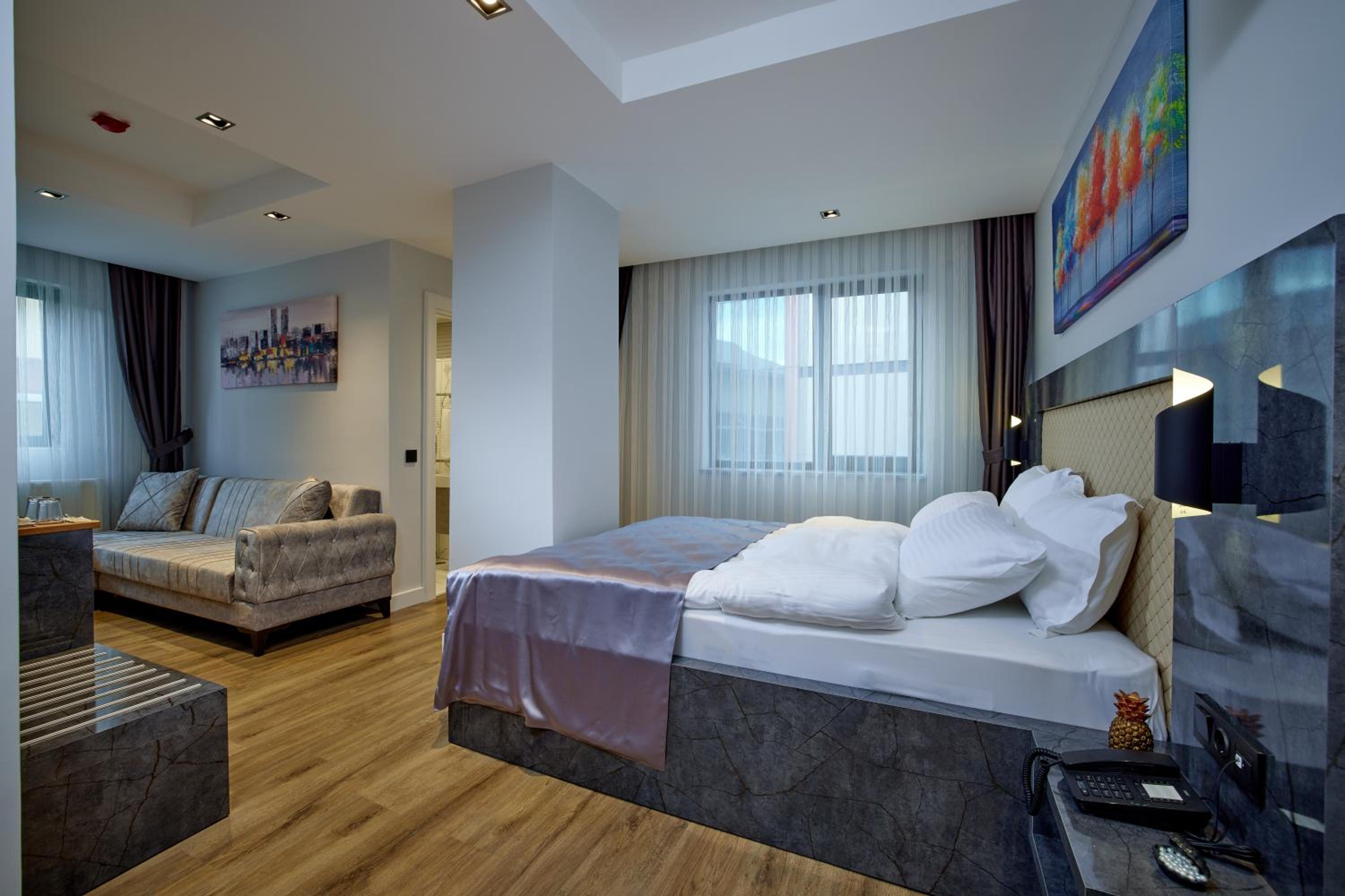 The Bold Otel - Image 20