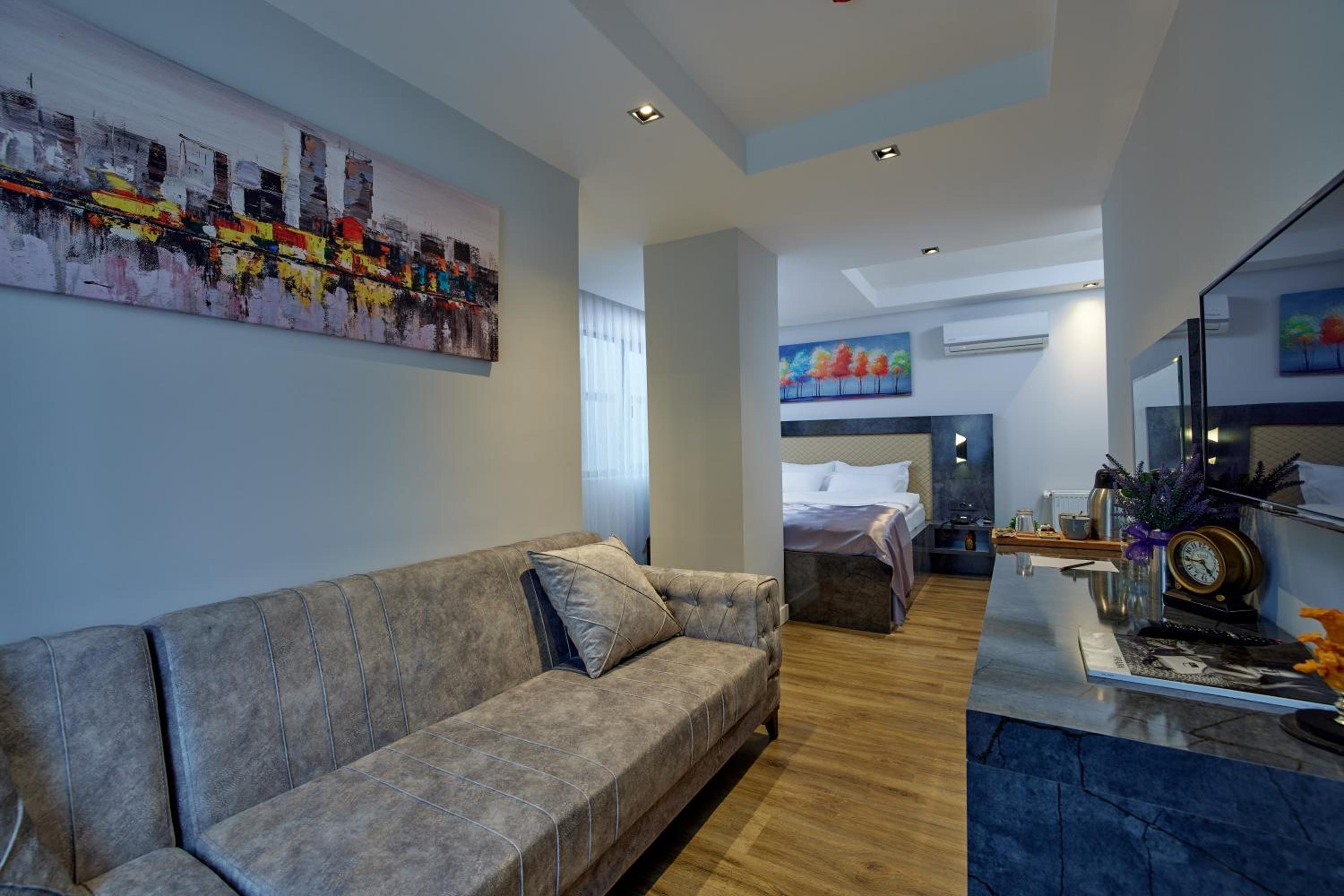 The Bold Otel - Image 25