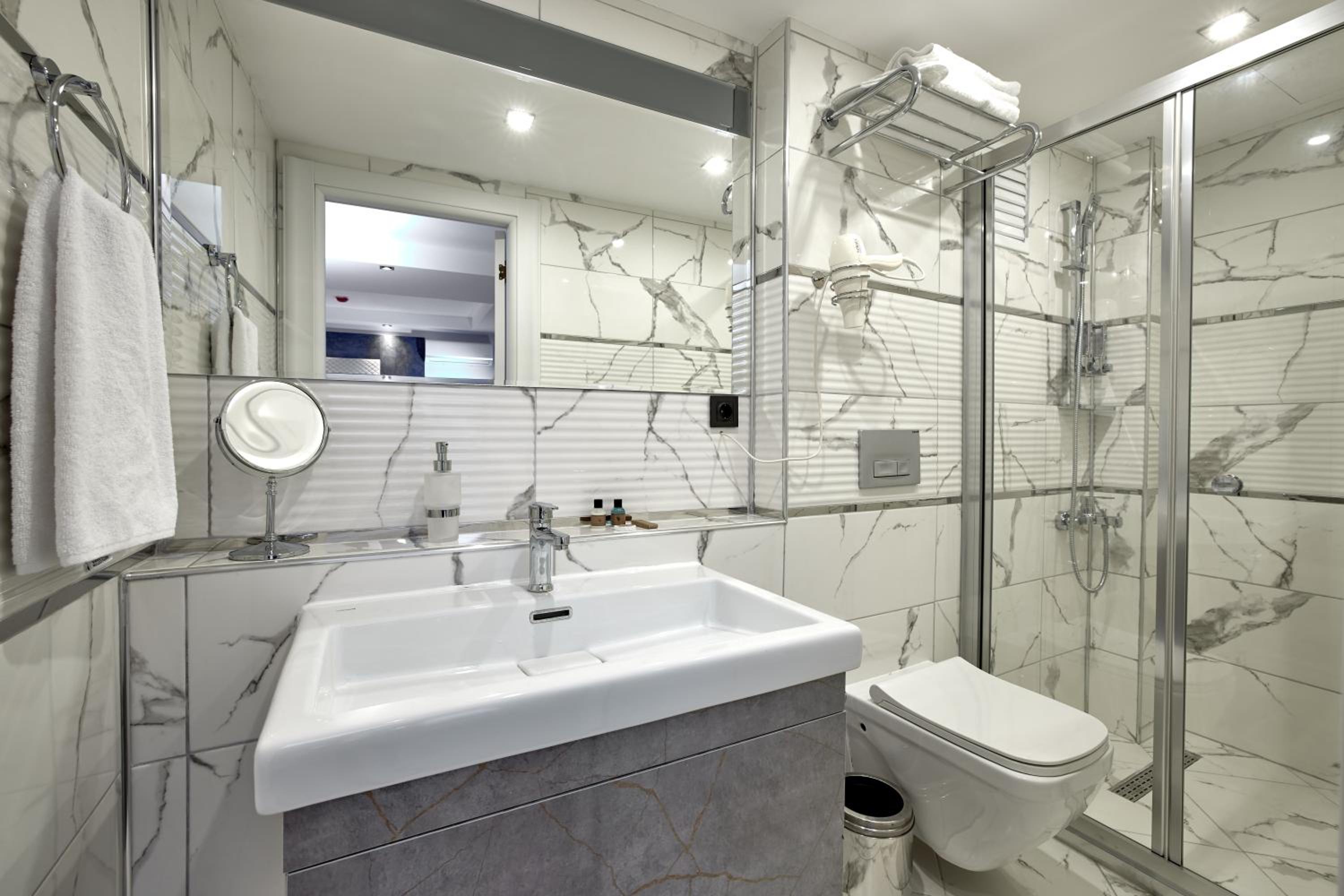 The Bold Otel - Image 26