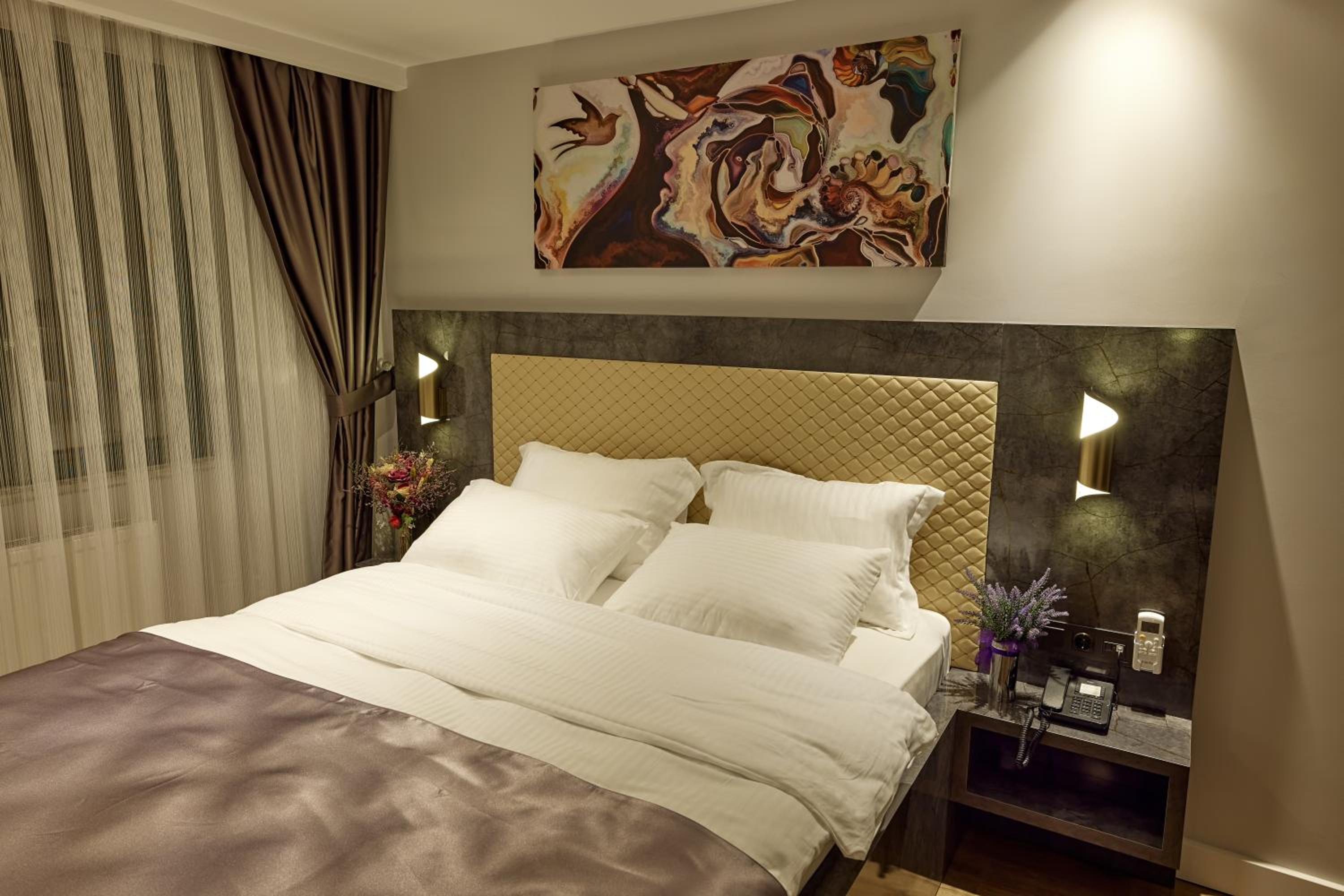 The Bold Otel - Image 8