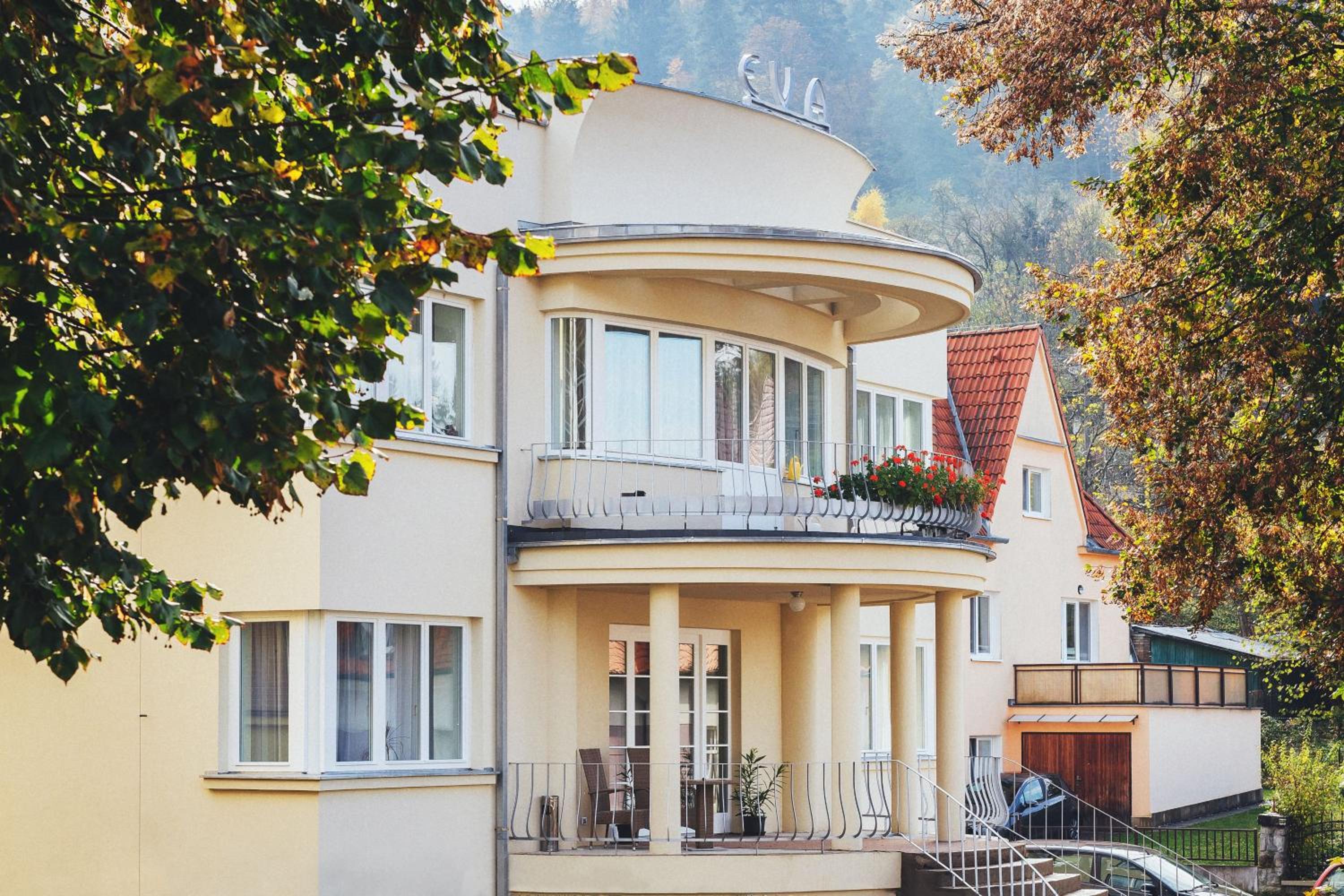 Vila EVA