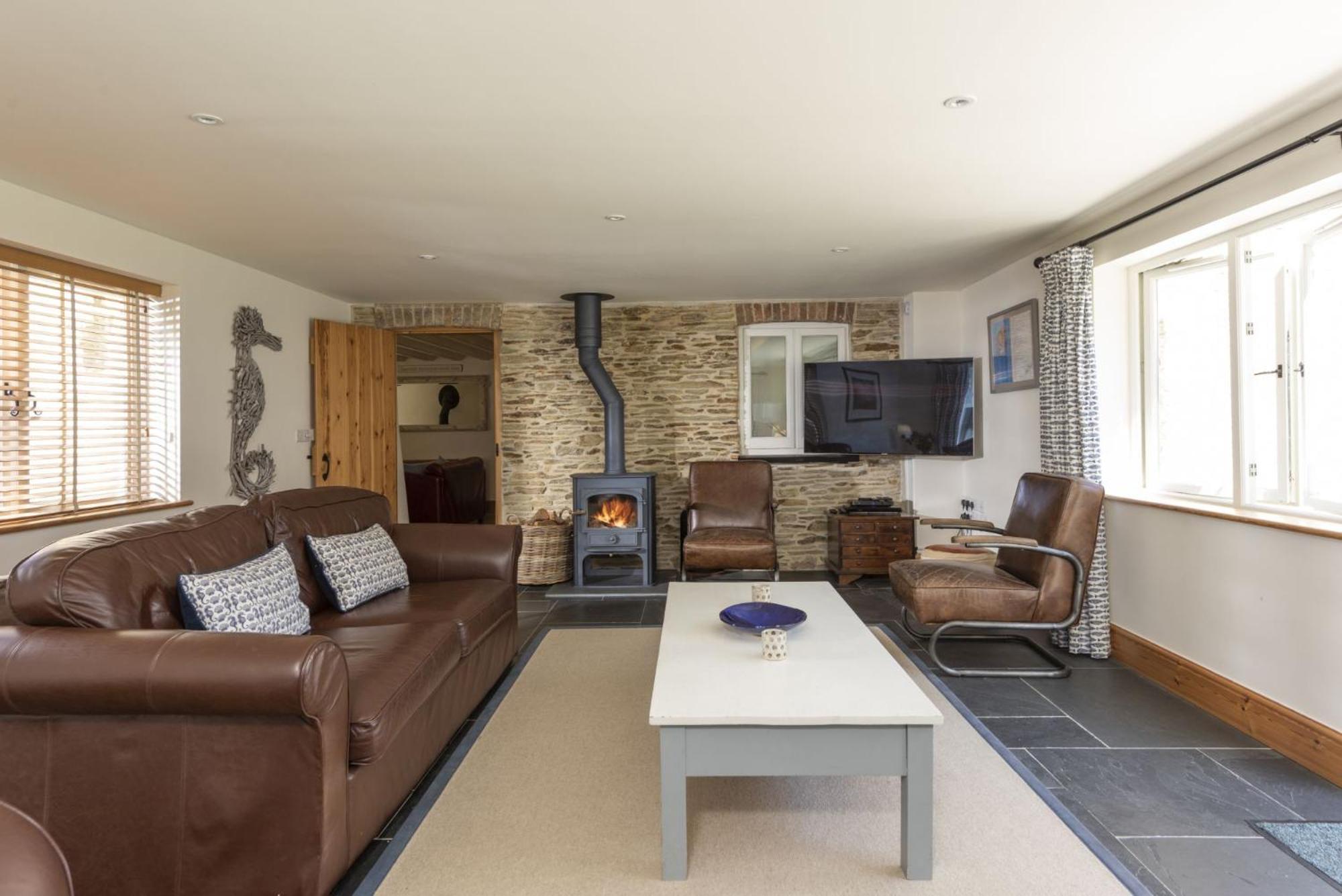 Mowhay Barn - Woodburner & Hot tub view 3