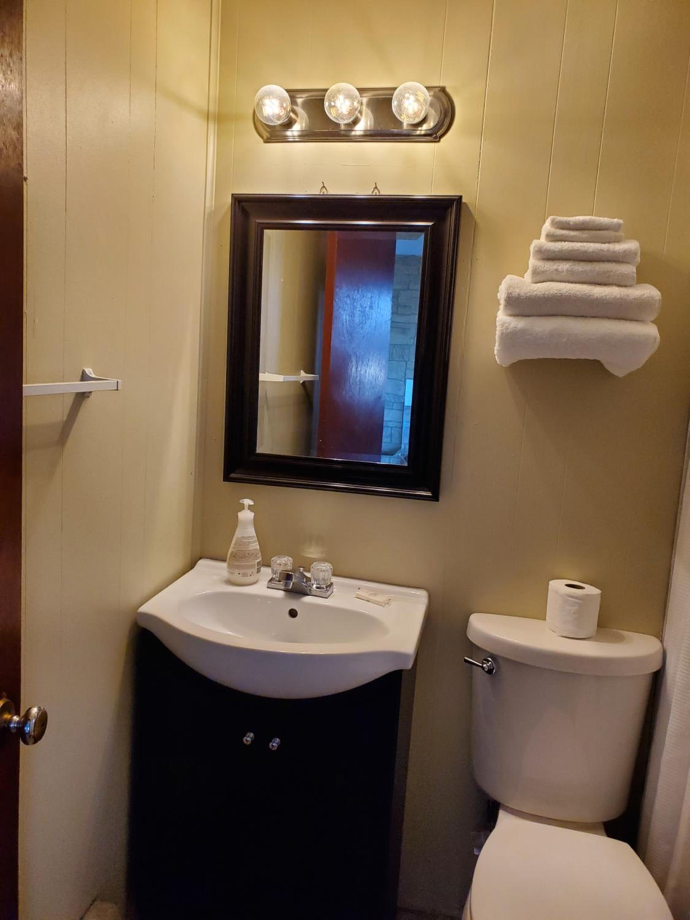 Town and Country Motel view 4