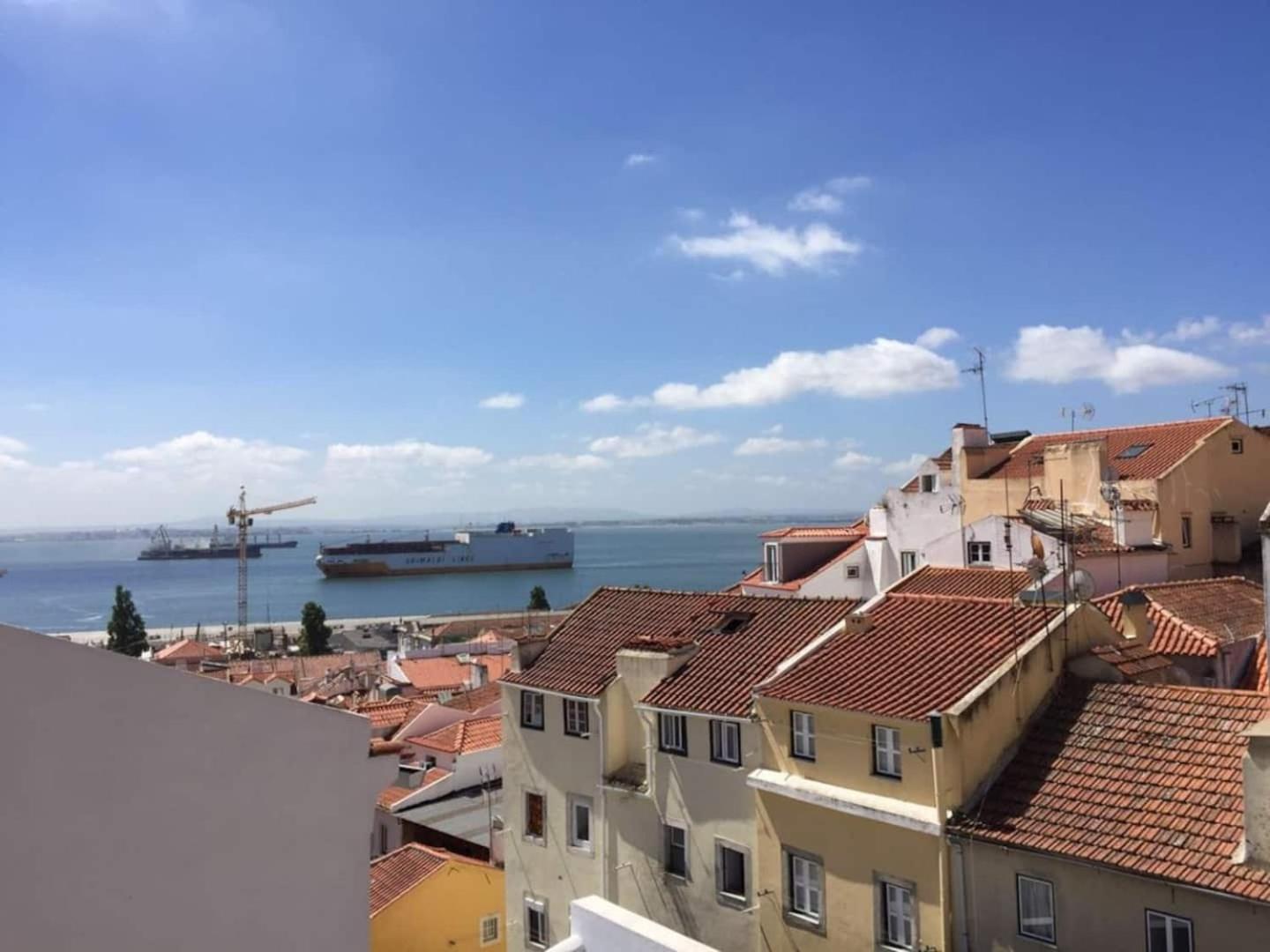Alfama Delight Panoramic River and Historic City Views 3 Bedrooms and 2 Bathrooms AC 18th Century Building view 3