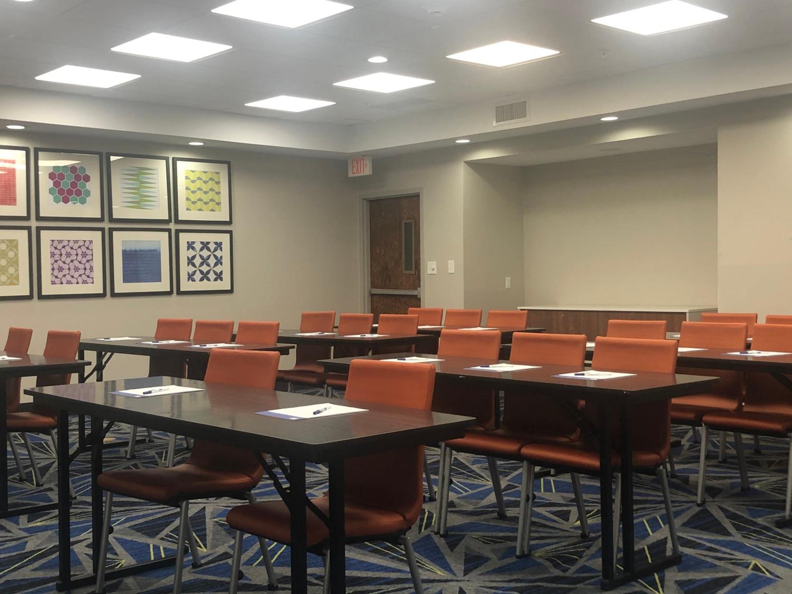 Holiday Inn Express Hillsboro I-35 by IHG