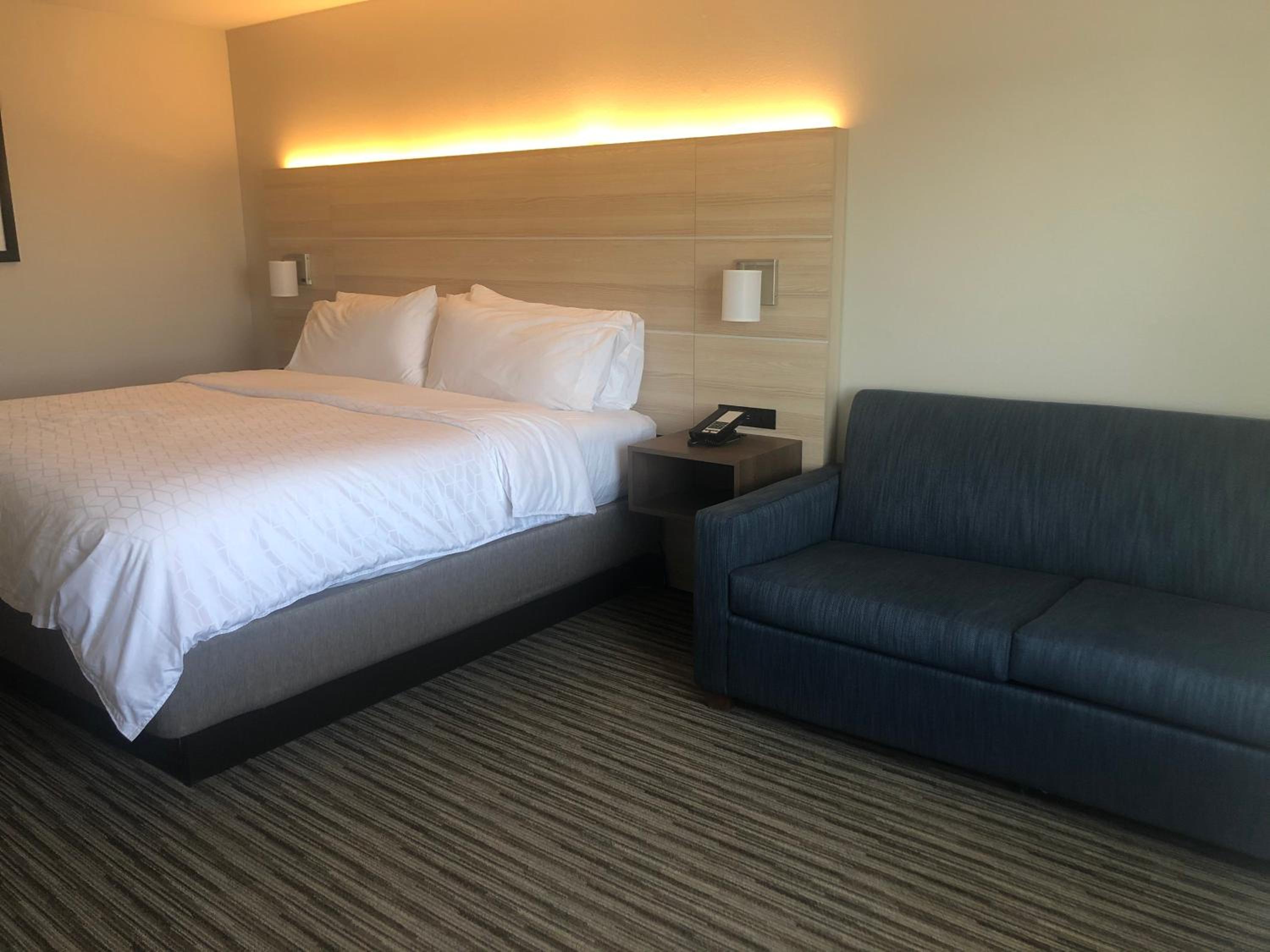 Holiday Inn Express Hillsboro I-35 by IHG