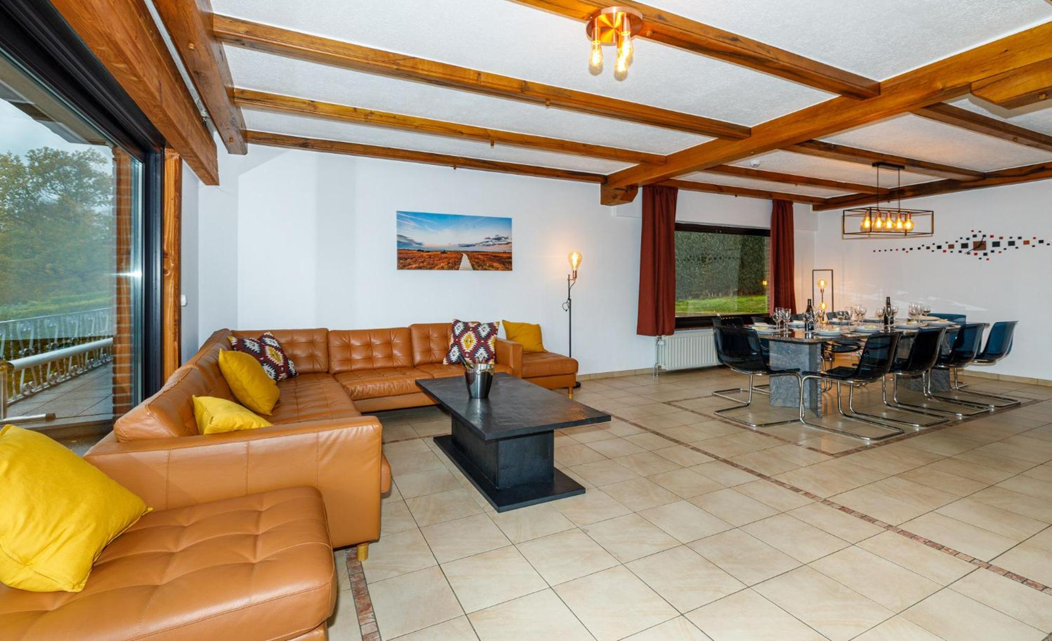 Luxueuse et spacieuse villa avec sauna et piscine