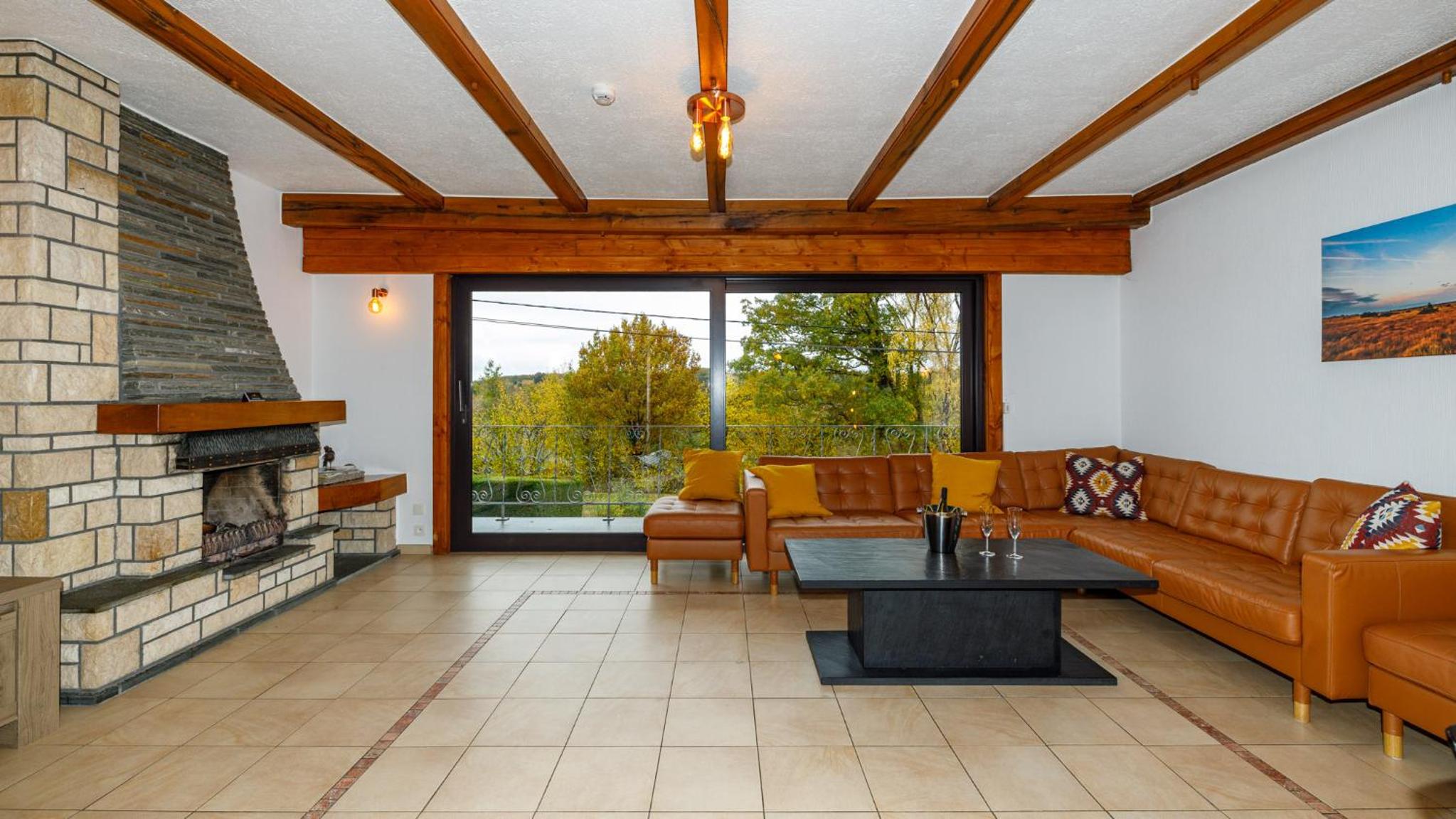 Luxueuse et spacieuse villa avec sauna et piscine