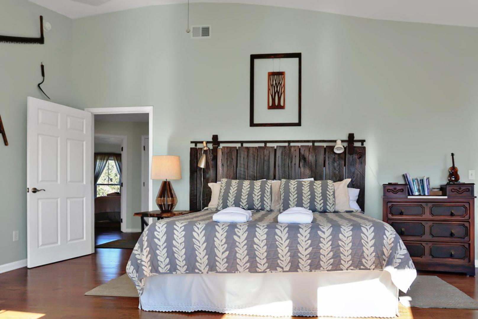 510 W Ashley-Mountain to Sea view 5