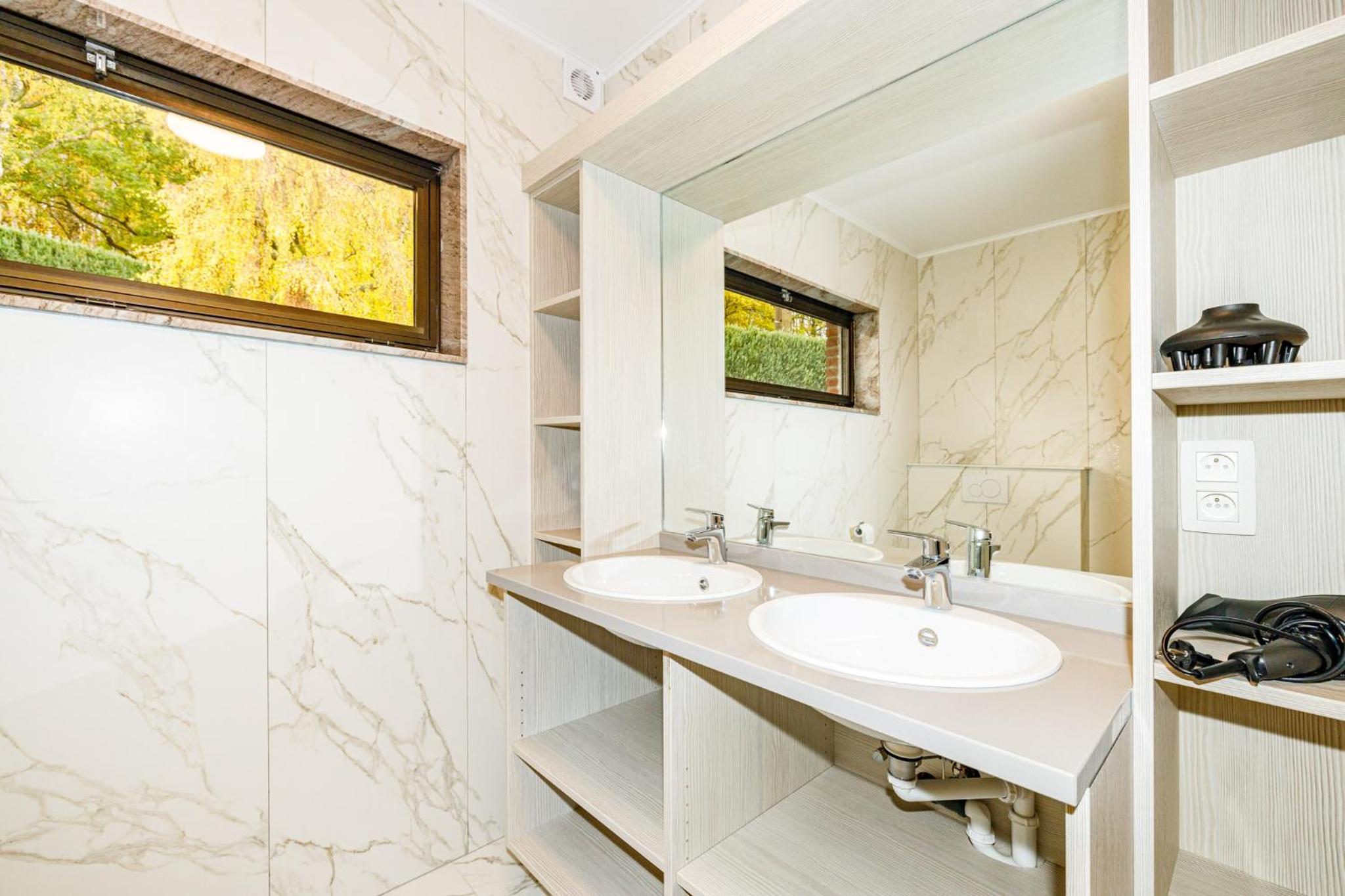Luxueuse et spacieuse villa avec sauna et piscine