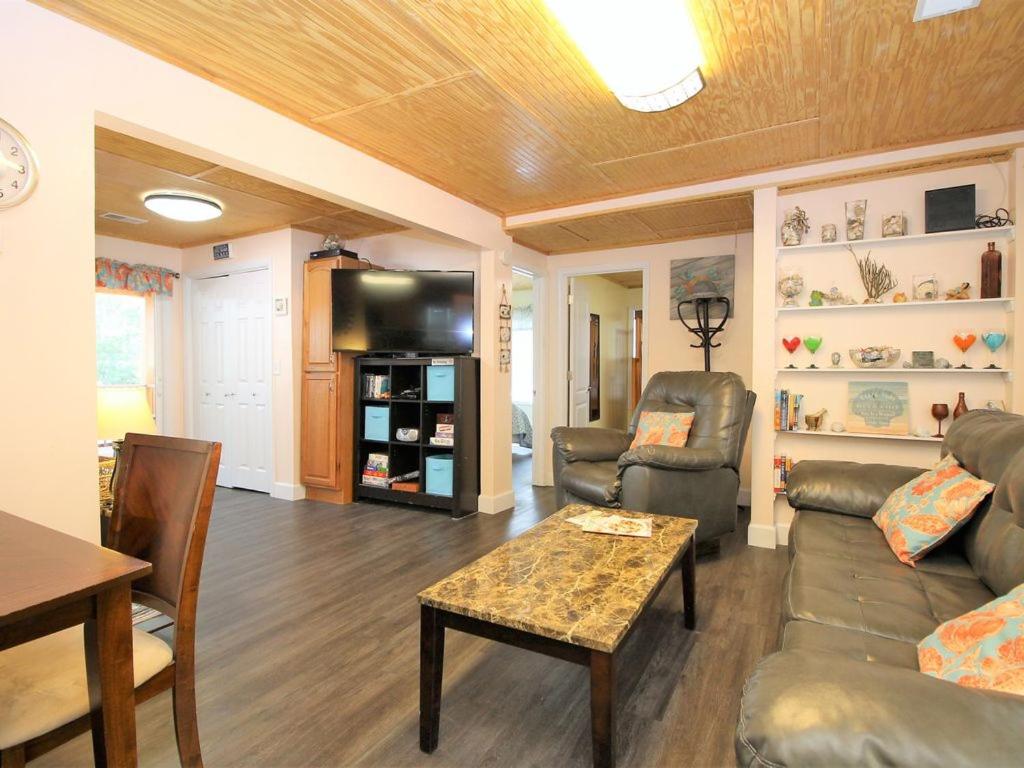 E Huron 401 view 5