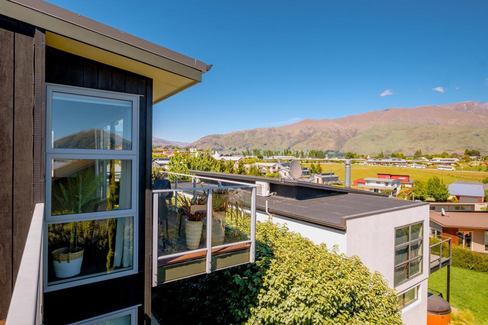 Kings View - Wanaka Holiday Home view 5