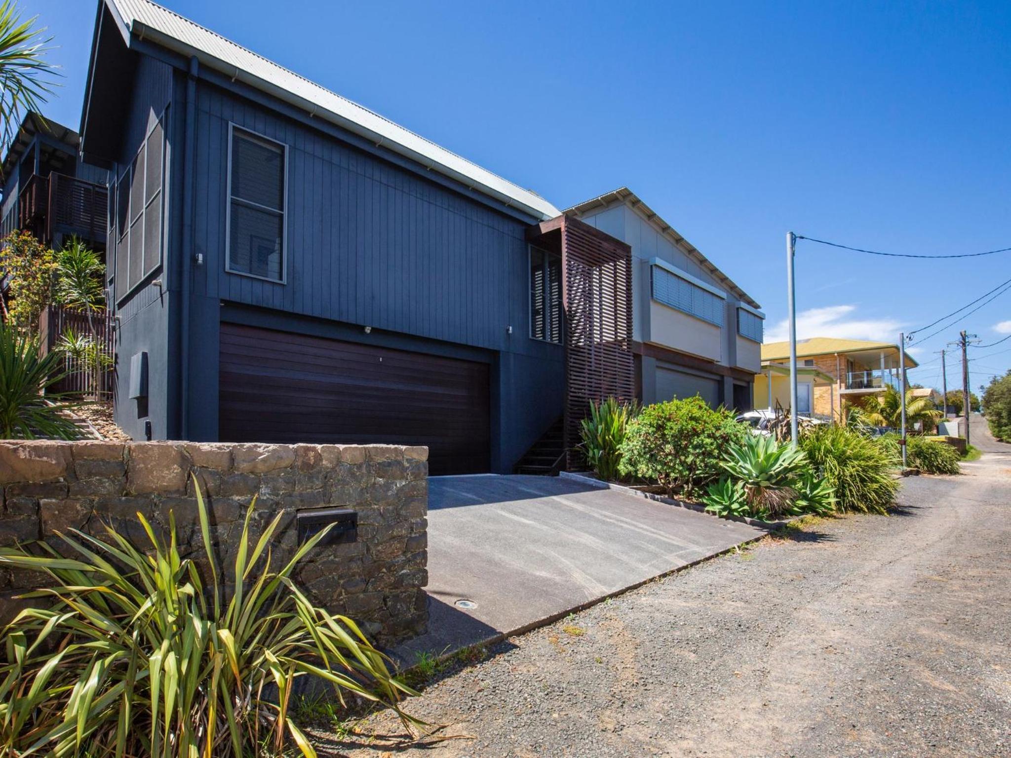 Illaroo Absolute Beachfront with Spa