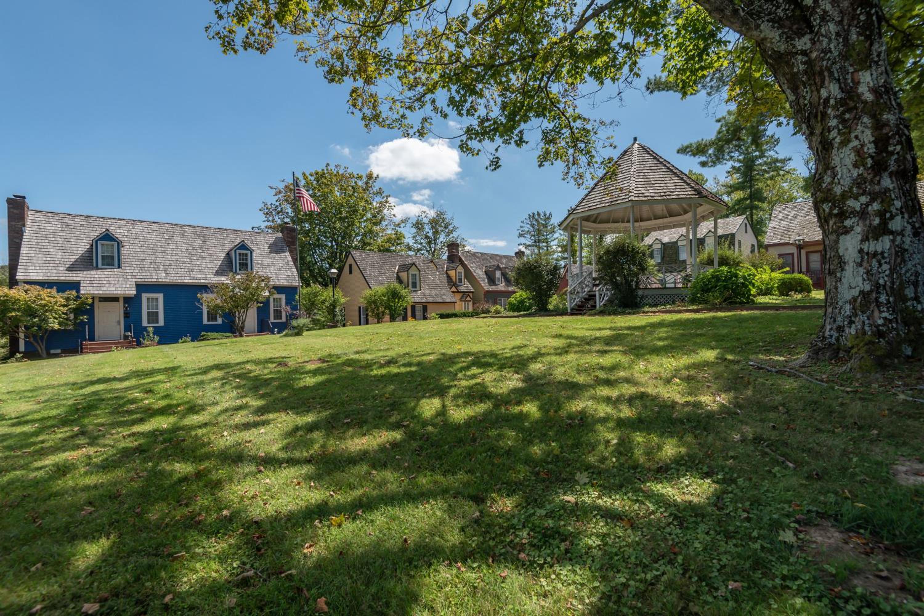 Bloomington Vacations - Century Suites Hotel - Property Image 5