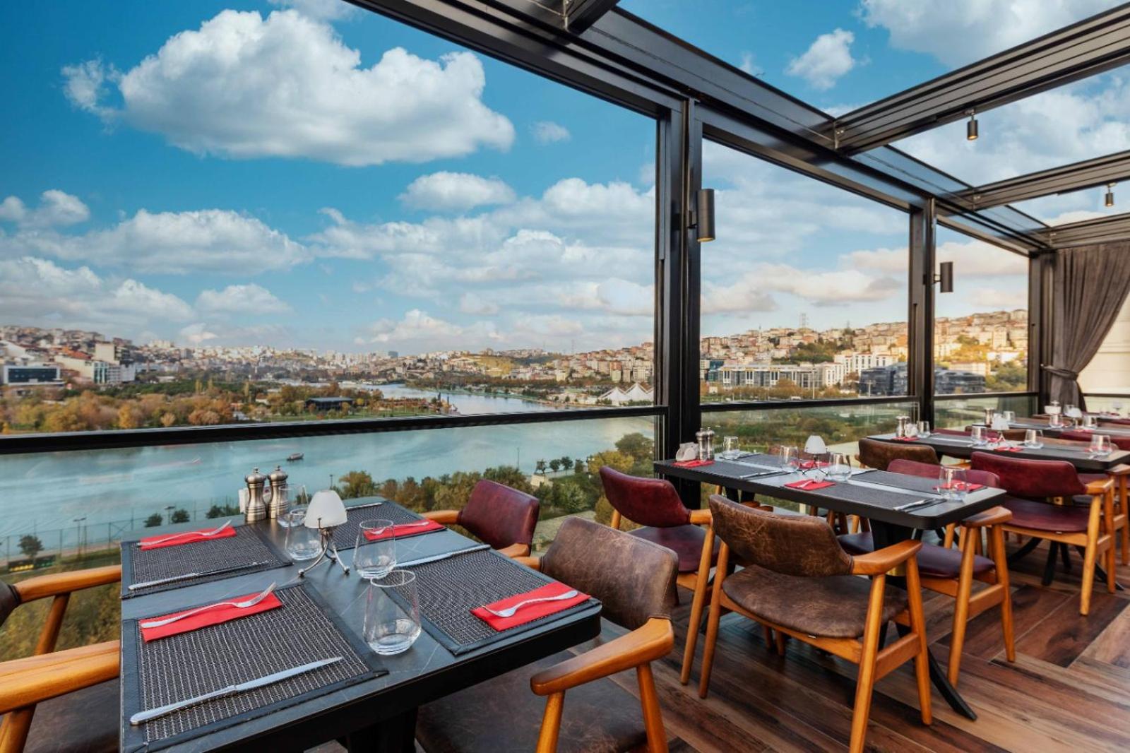 Ramada by Wyndham İstanbul Golden Horn - Image 27