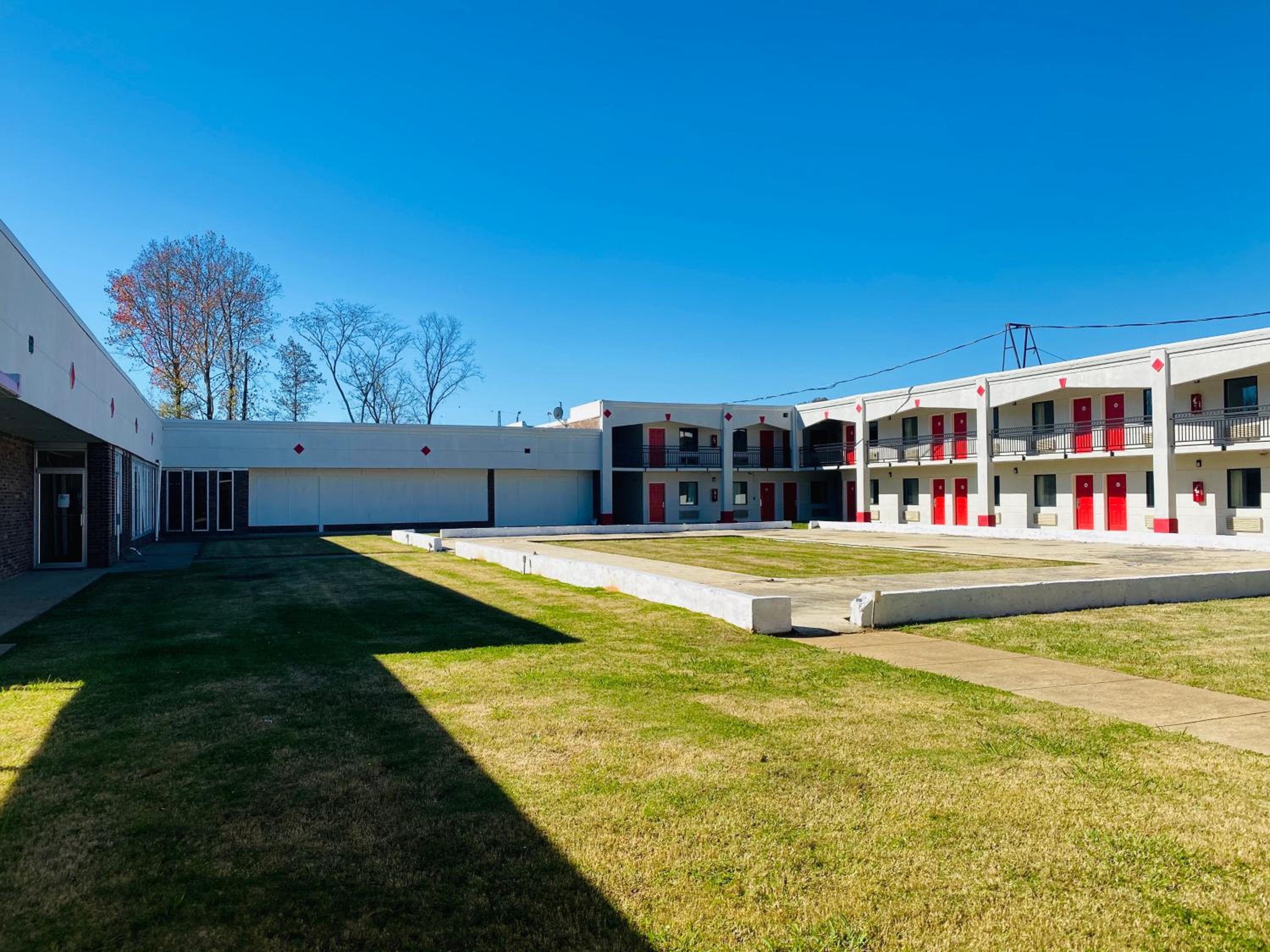 Traveler's Place Inn & Suites