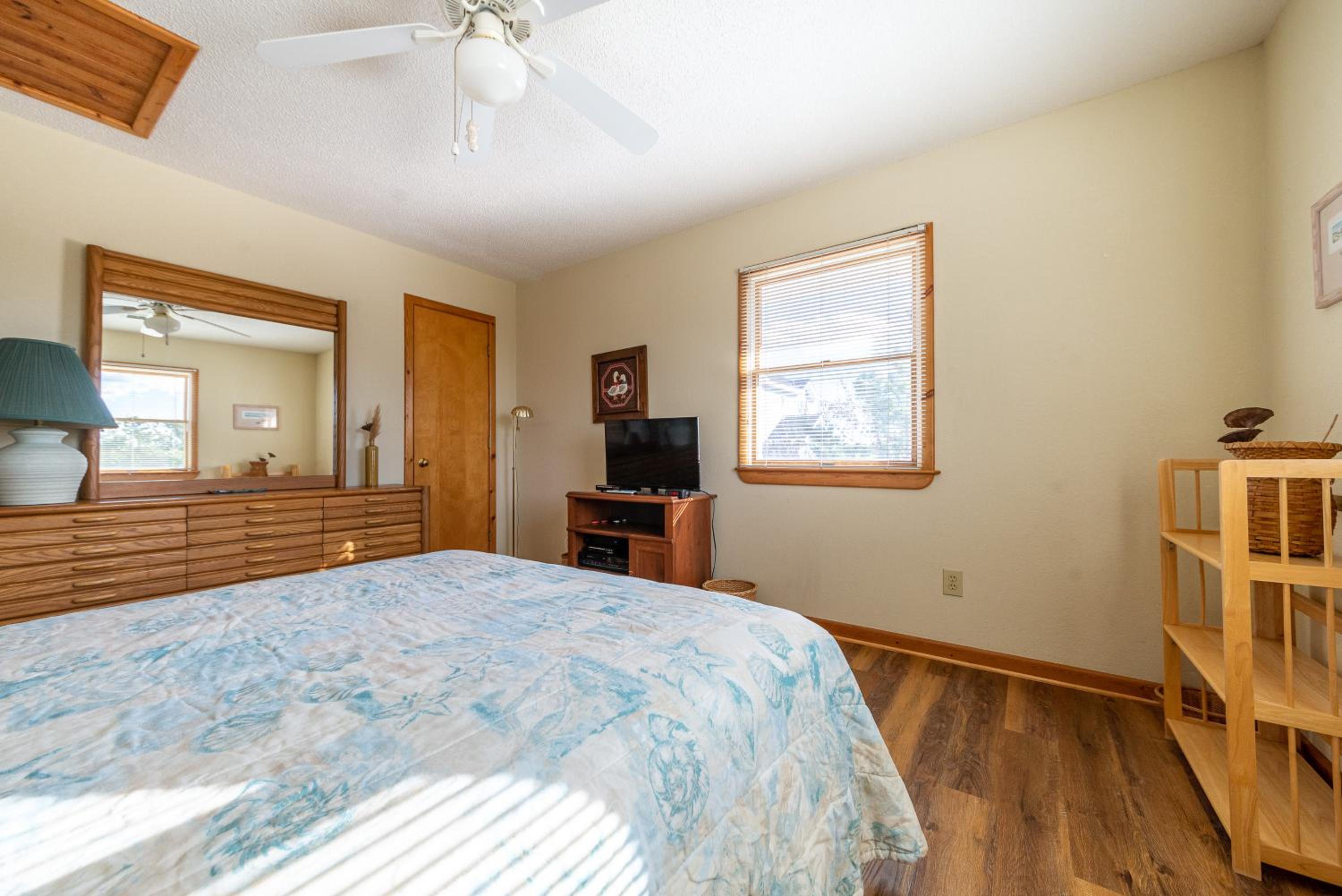Keepsake - Corolla, Whalehead, 435 Yds to Beach, Pool w/Kiddie Pool, Hot Tub, Pets OK, Flex Stays