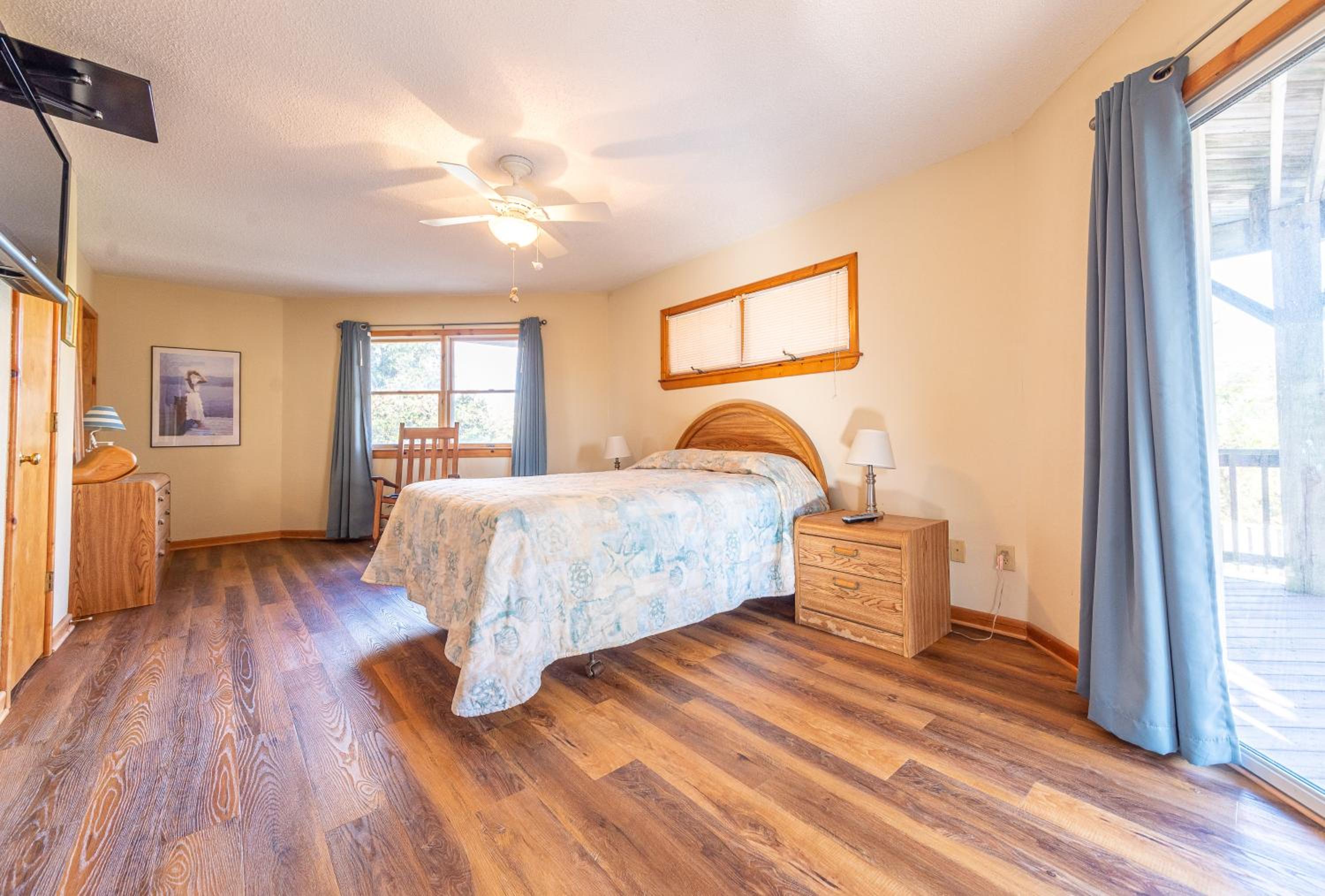 Keepsake - Corolla, Whalehead, 435 Yds to Beach, Pool w/Kiddie Pool, Hot Tub, Pets OK, Flex Stays