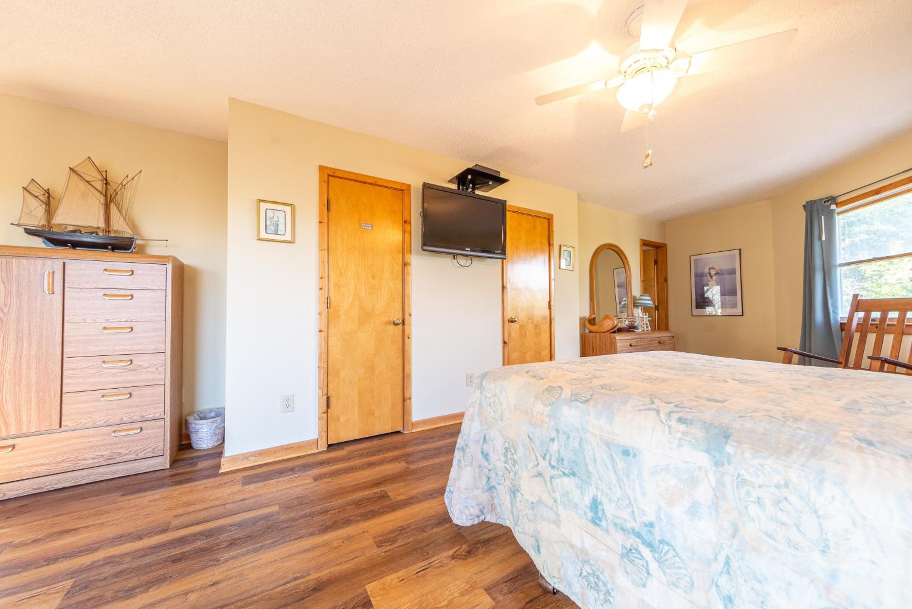 Keepsake - Corolla, Whalehead, 435 Yds to Beach, Pool w/Kiddie Pool, Hot Tub, Pets OK, Flex Stays
