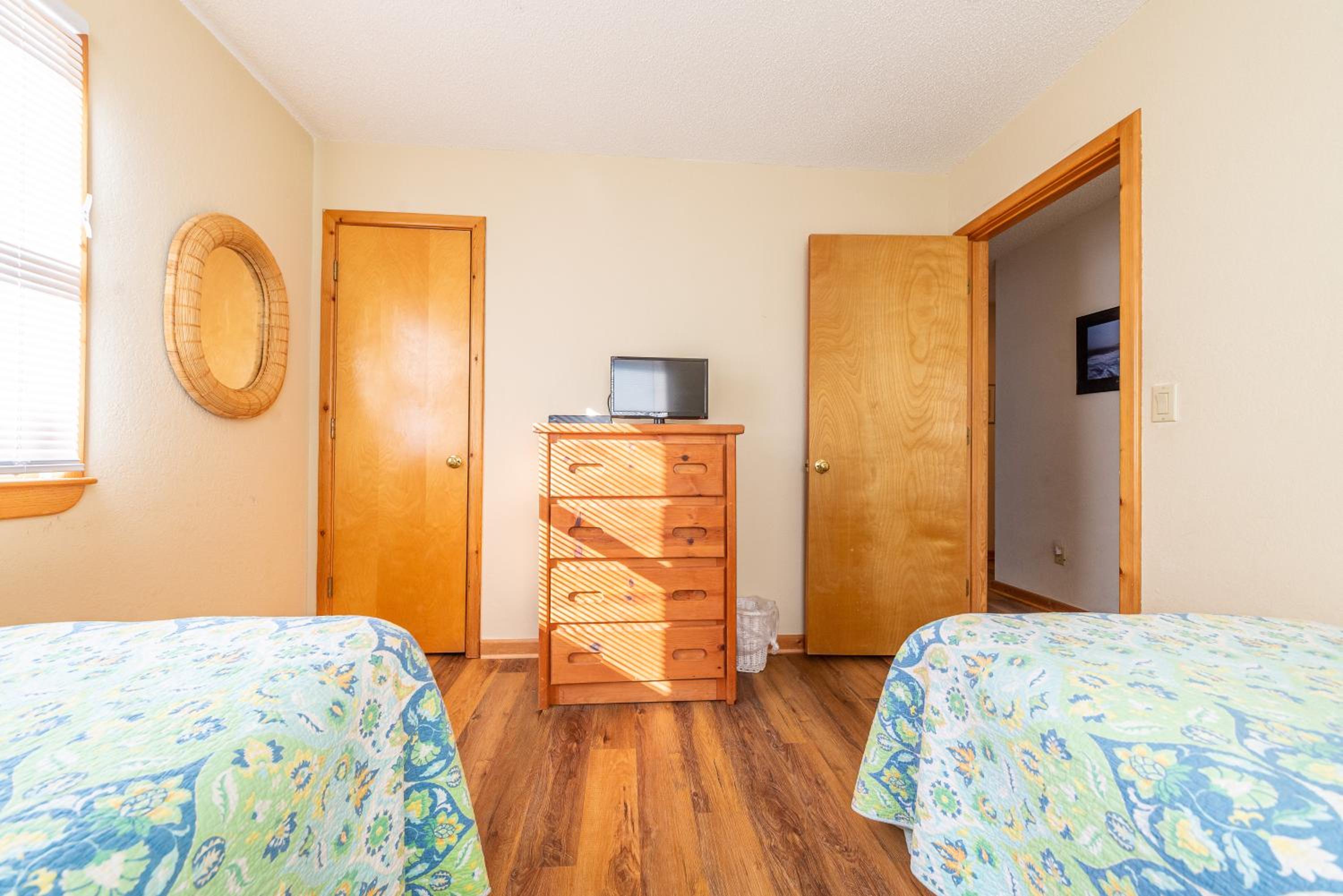 Keepsake - Corolla, Whalehead, 435 Yds to Beach, Pool w/Kiddie Pool, Hot Tub, Pets OK, Flex Stays