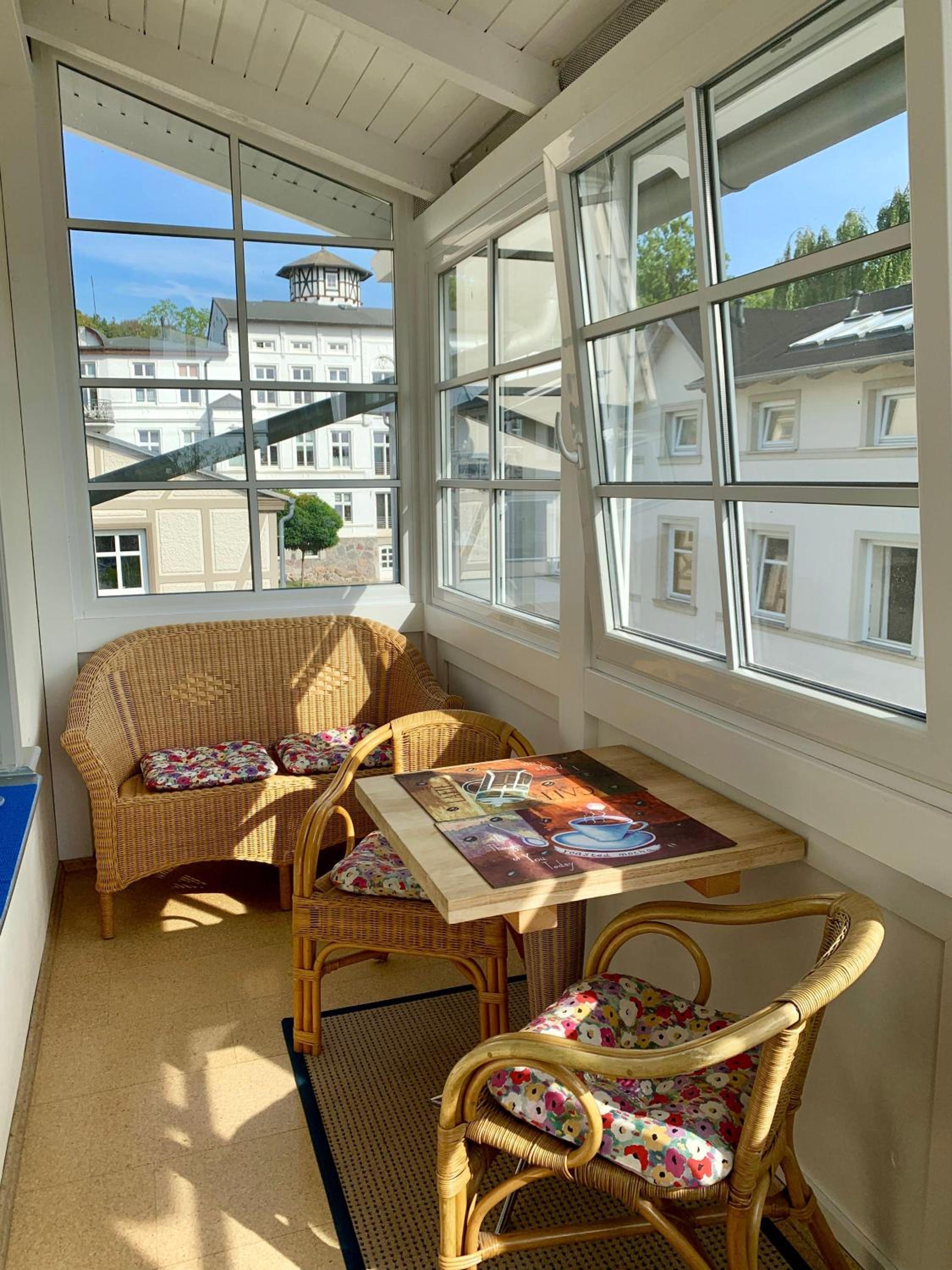Villa-Rosengarten-Ferienwohnung-Baumhaus-mit-Seeblick view 5