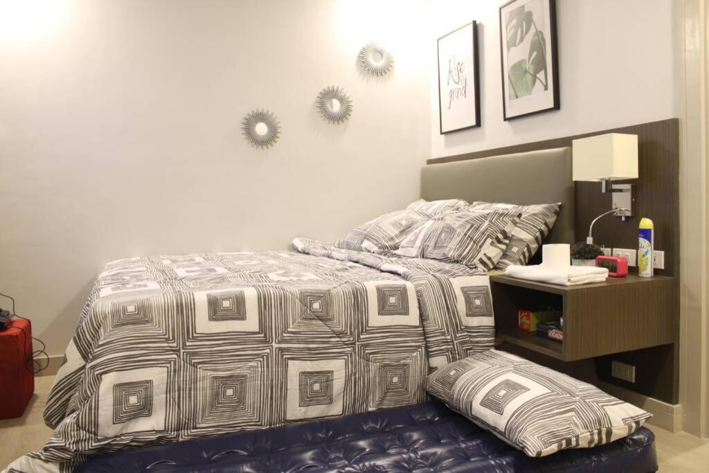 A2J Luxury BGC Balcony Suite Near SM AURA Taguig view 2