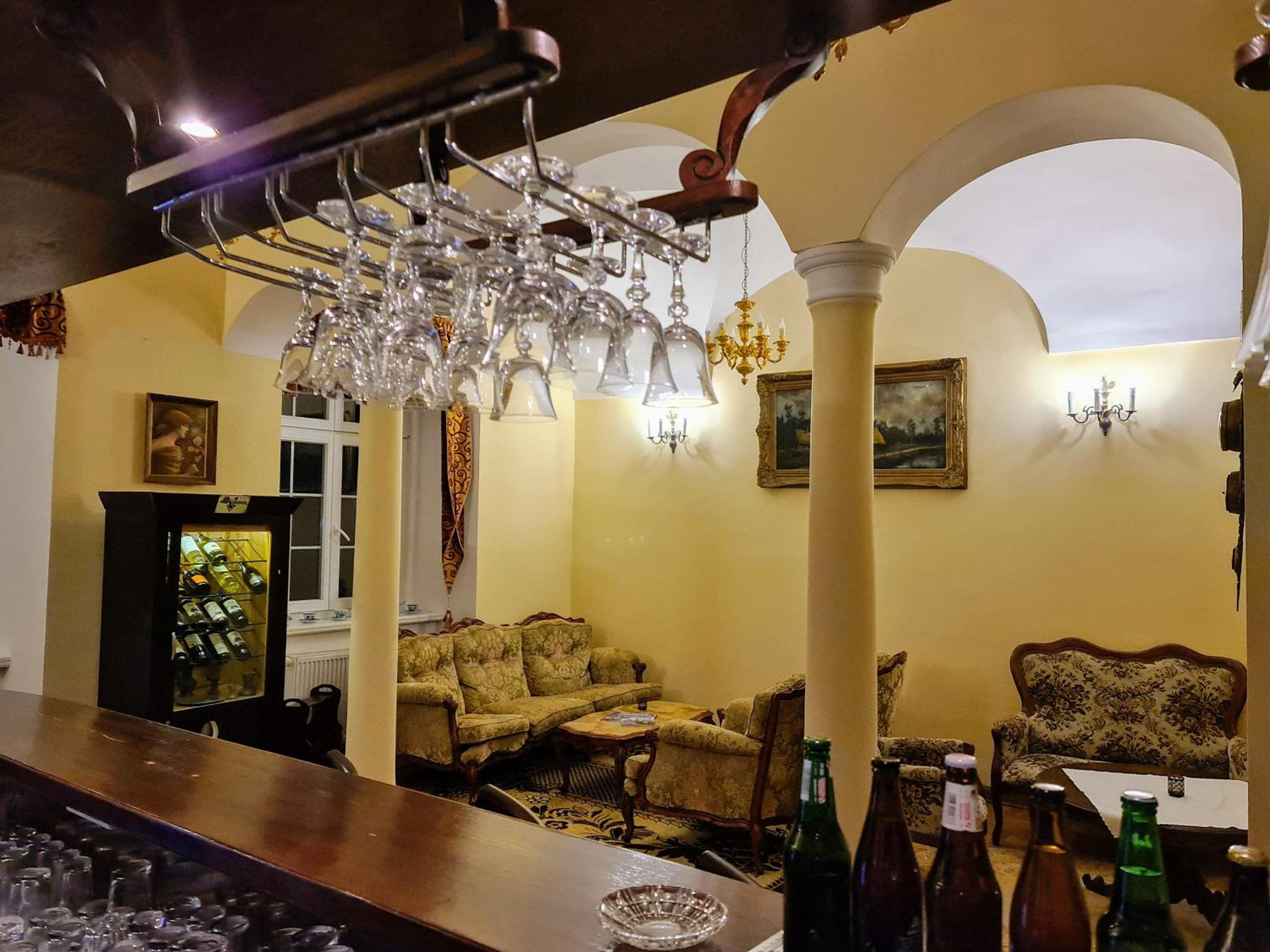 bar