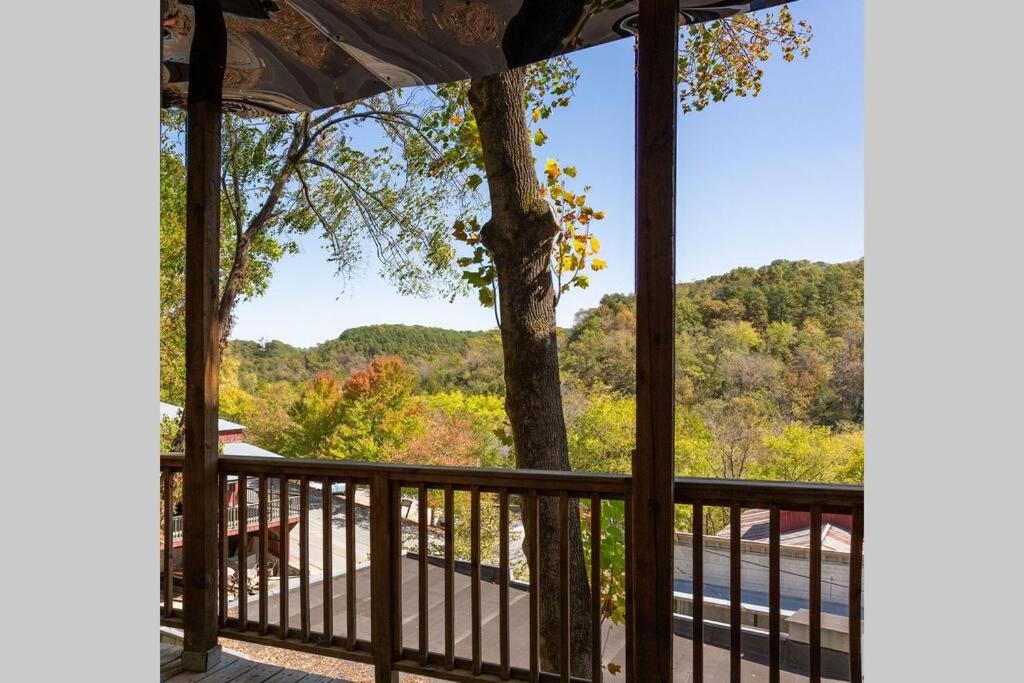 Hotel Private Luxury Suite With Hot Tub Downtown Eureka Springs