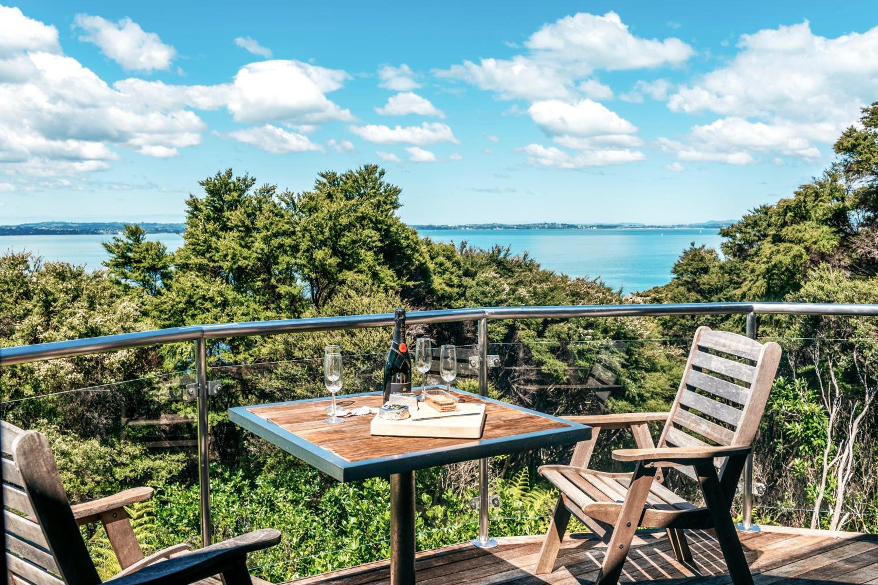 CrossTrees Chalet - Seaview - Waiheke Holiday Unit view 3