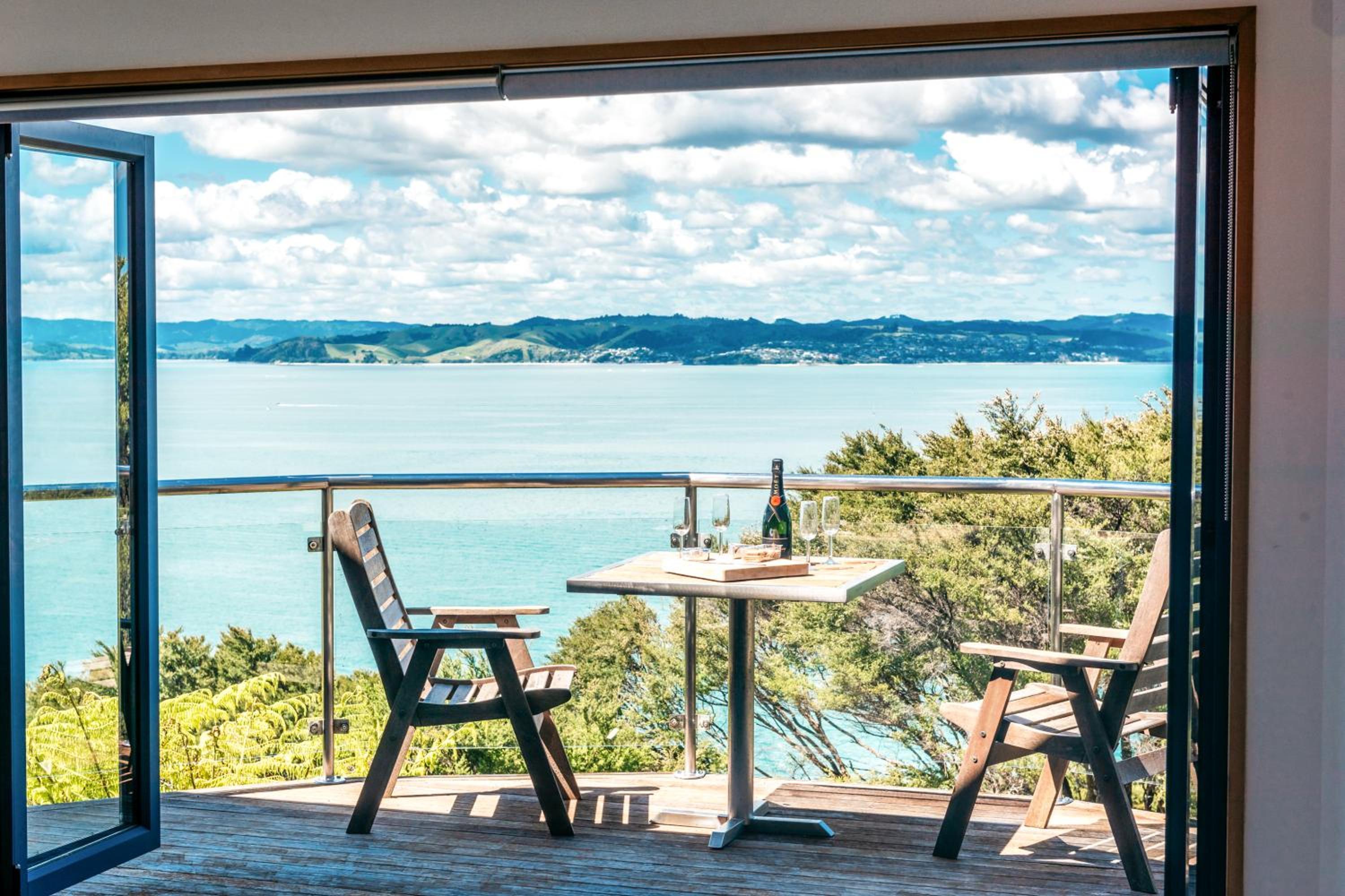 CrossTrees Chalet - Seaview - Waiheke Holiday Unit view 4
