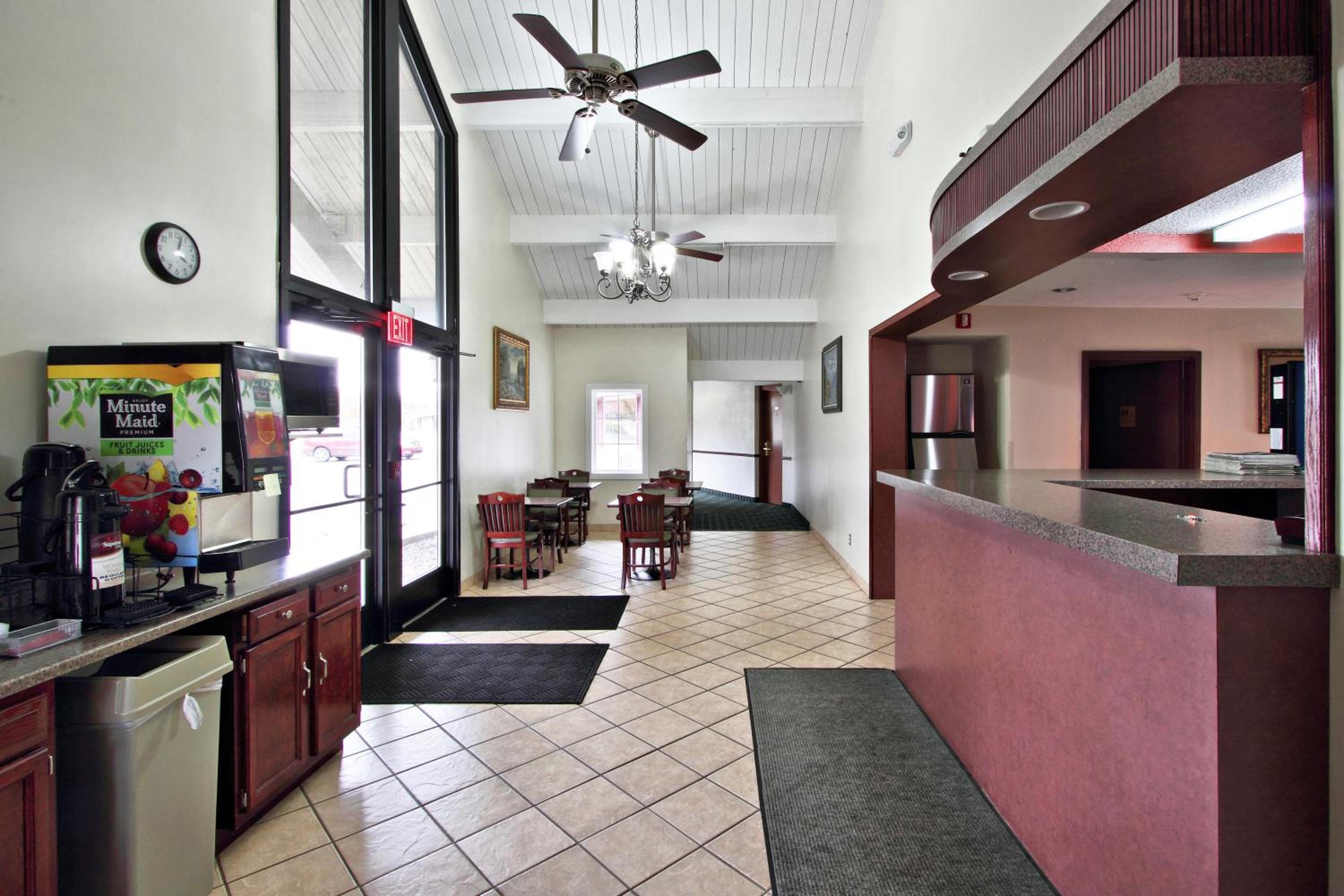 Cadillac Vacations - Cadillac Inn - Property Image 25